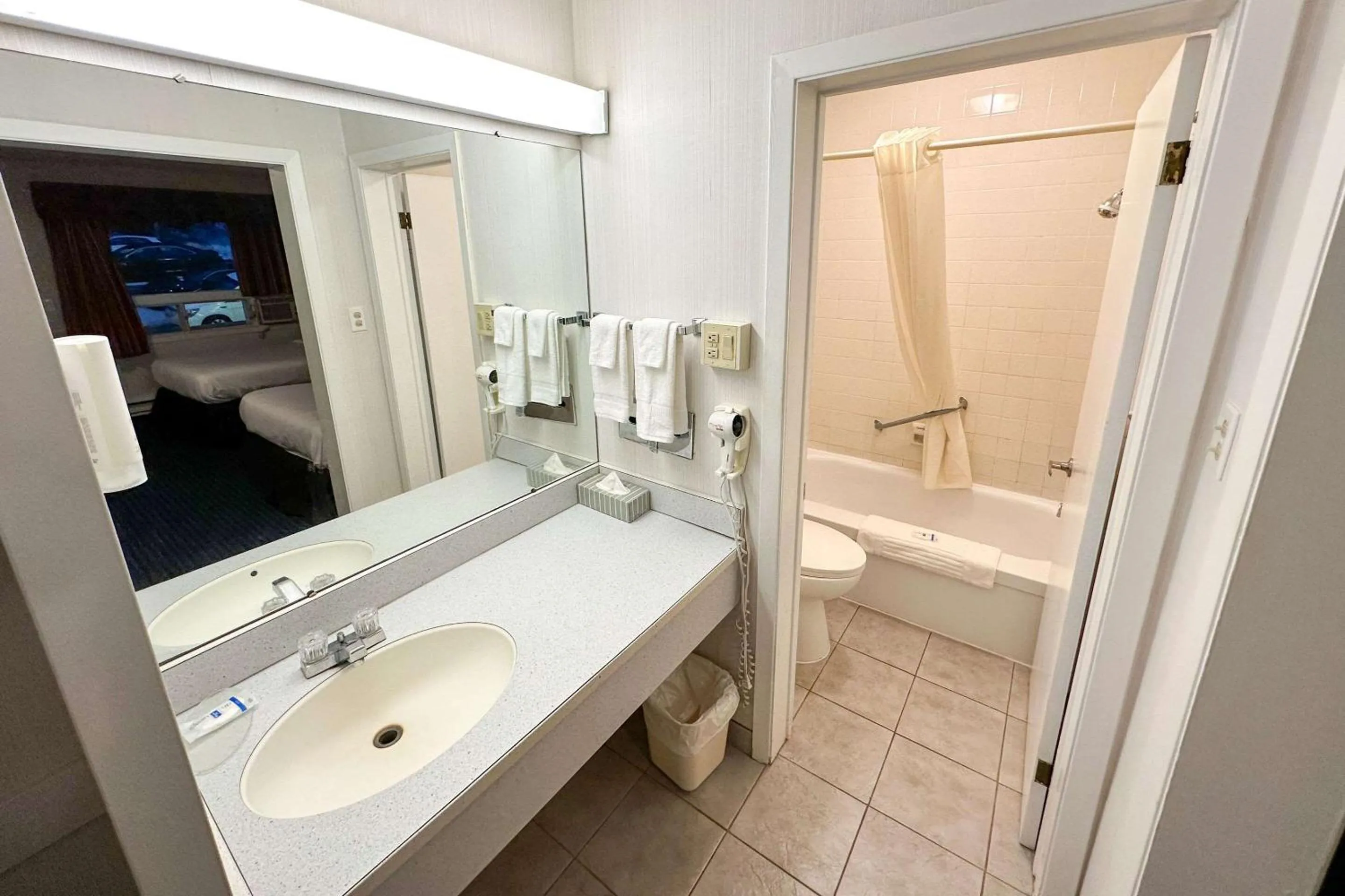 Bedroom, Bathroom in Canadas Best Value Inn & Suites Woodstock