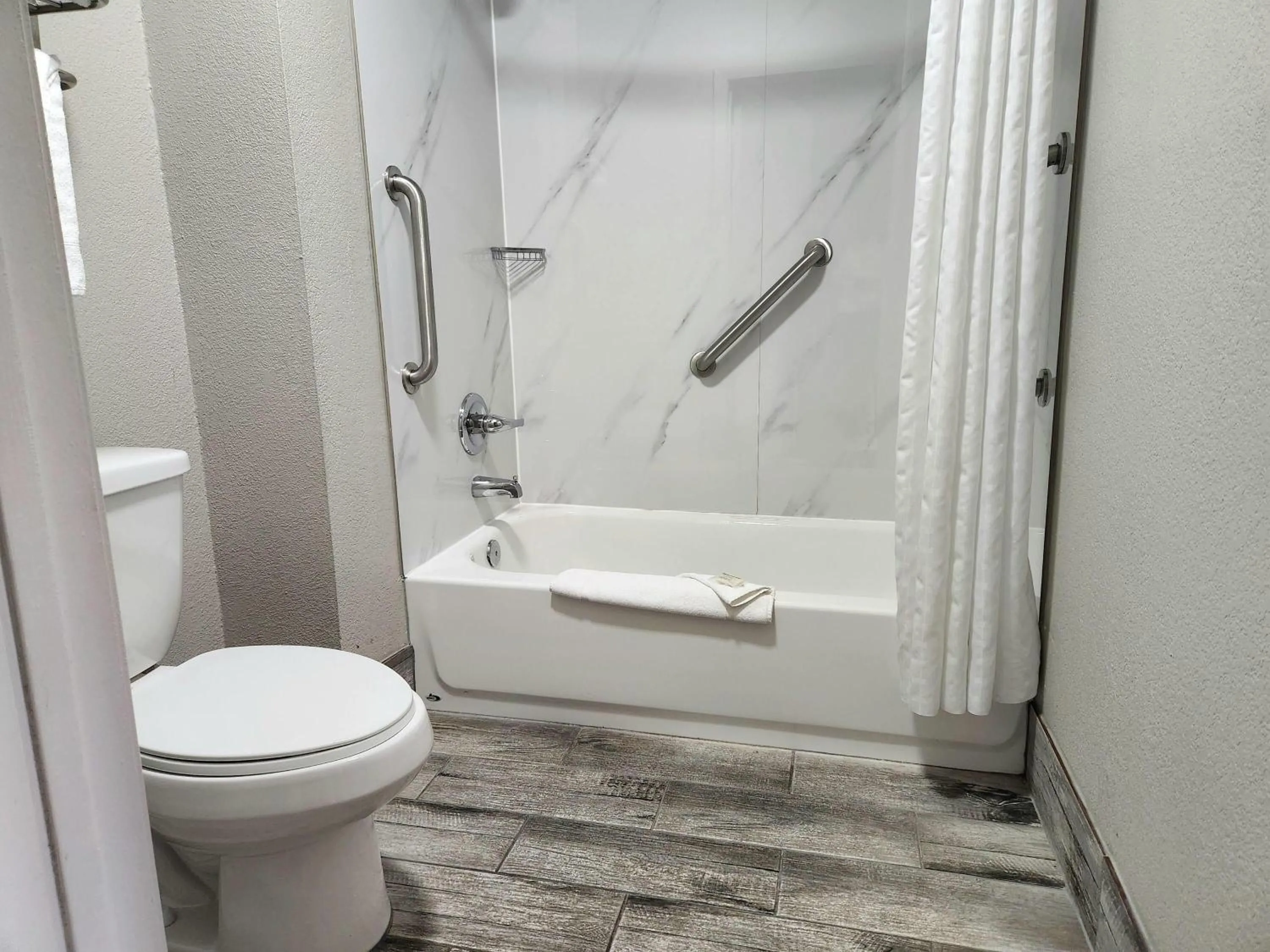 Bathroom in Days Inn by Wyndham Monroe, Louisiana