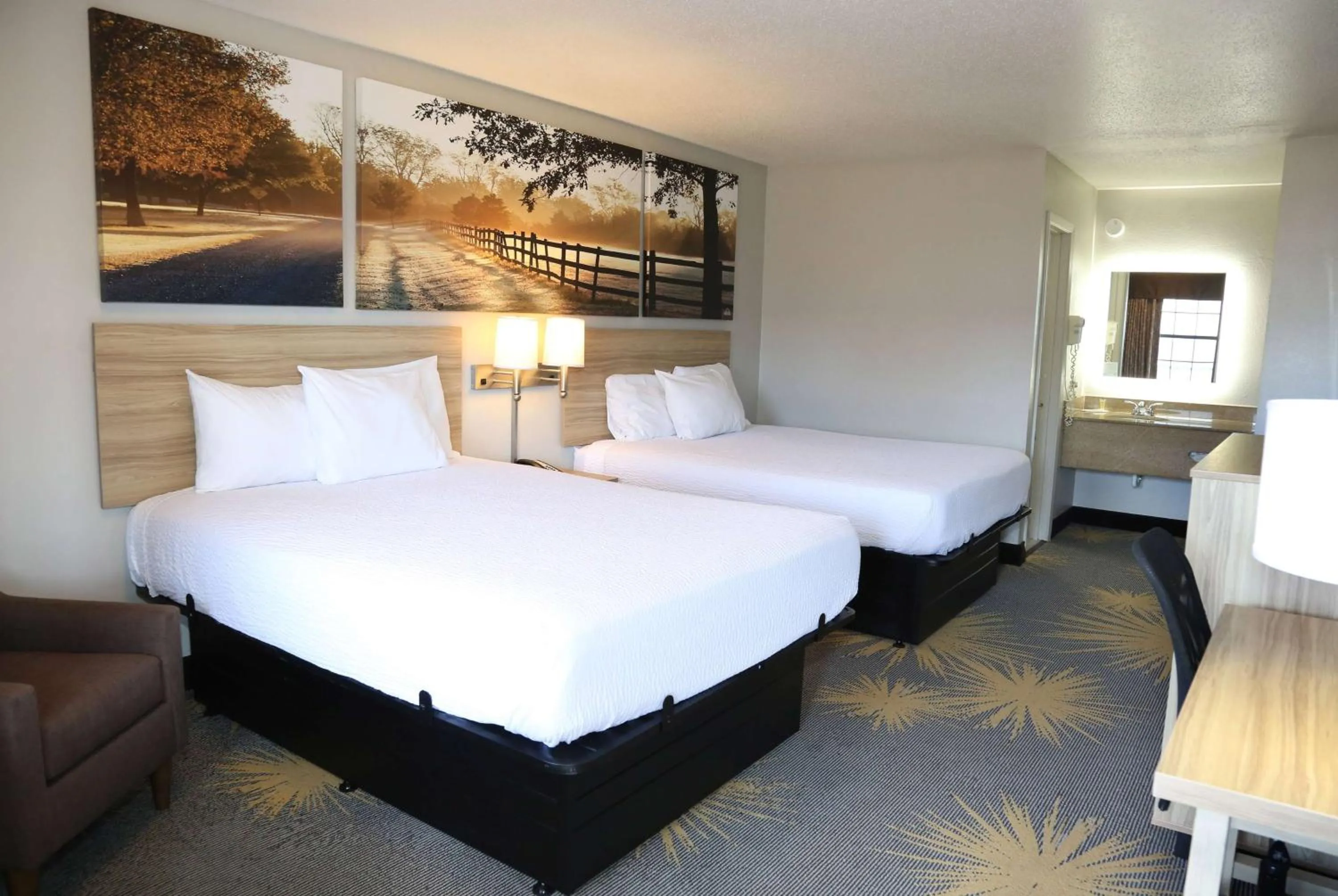 Photo of the whole room, Bed in Days Inn by Wyndham Monroe, Louisiana