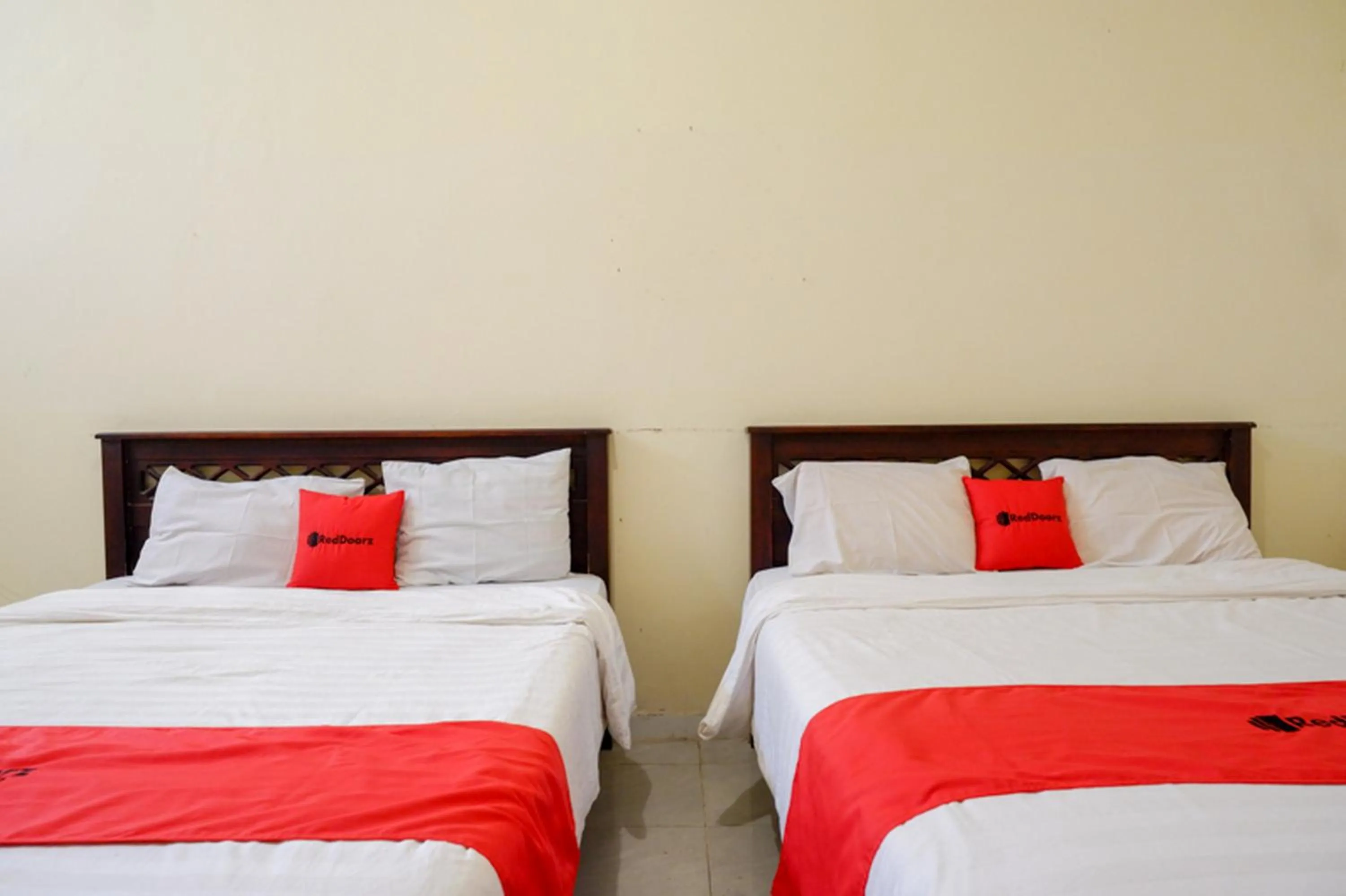 Bedroom, Bed in RedDoorz @ Hotel Citra Indah