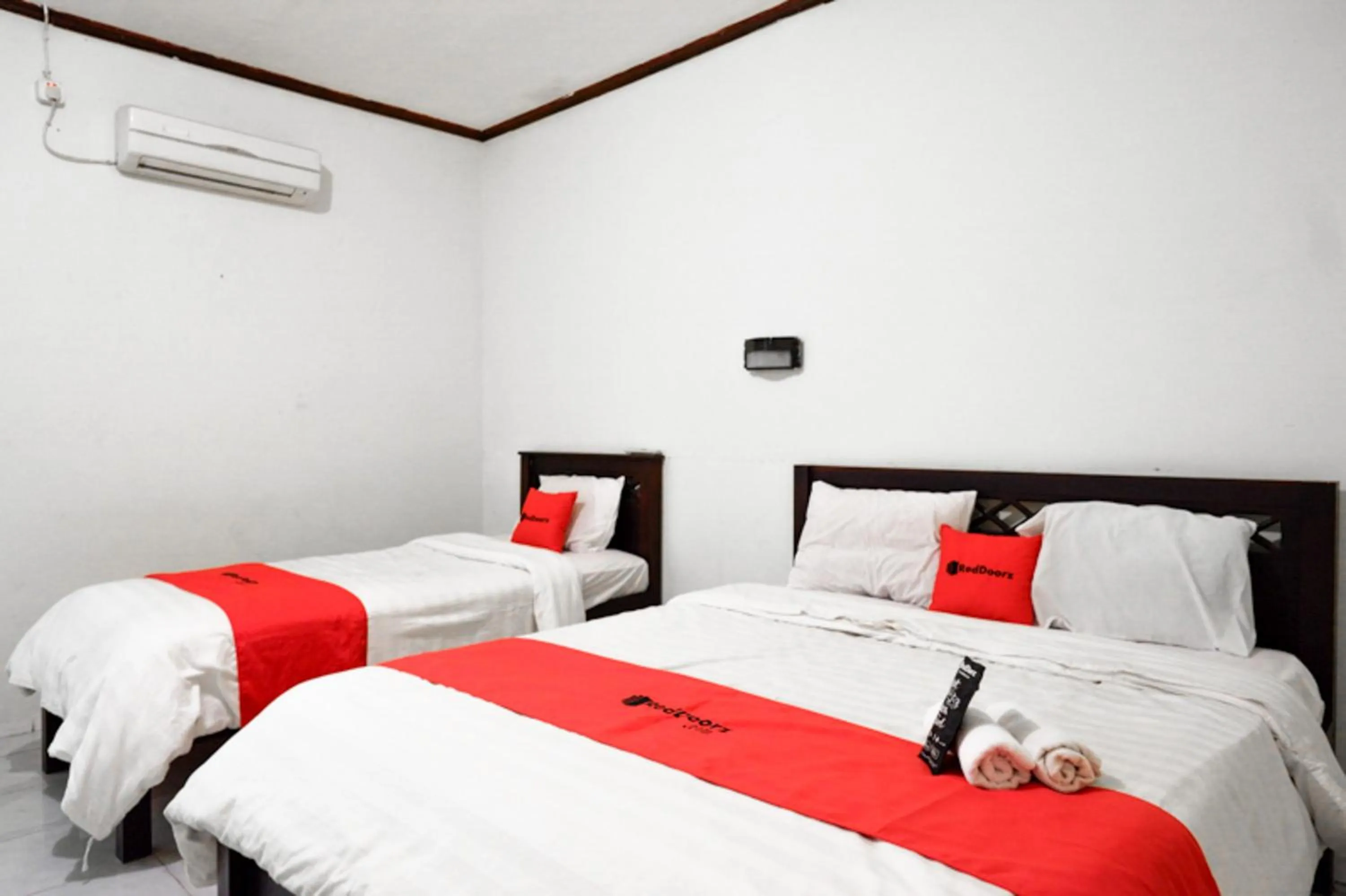 Bedroom, Bed in RedDoorz @ Hotel Citra Indah