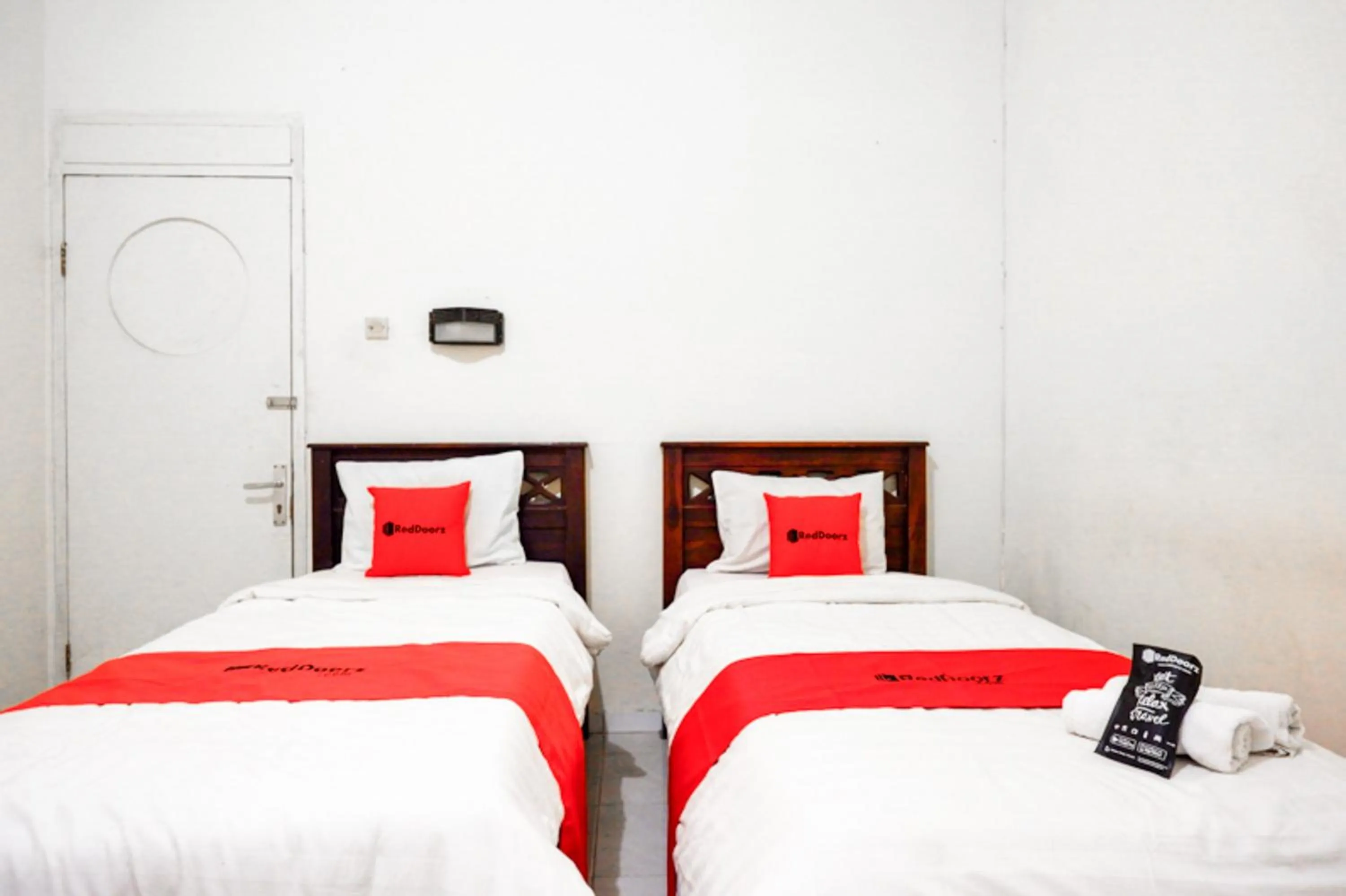 Bedroom, Bed in RedDoorz @ Hotel Citra Indah