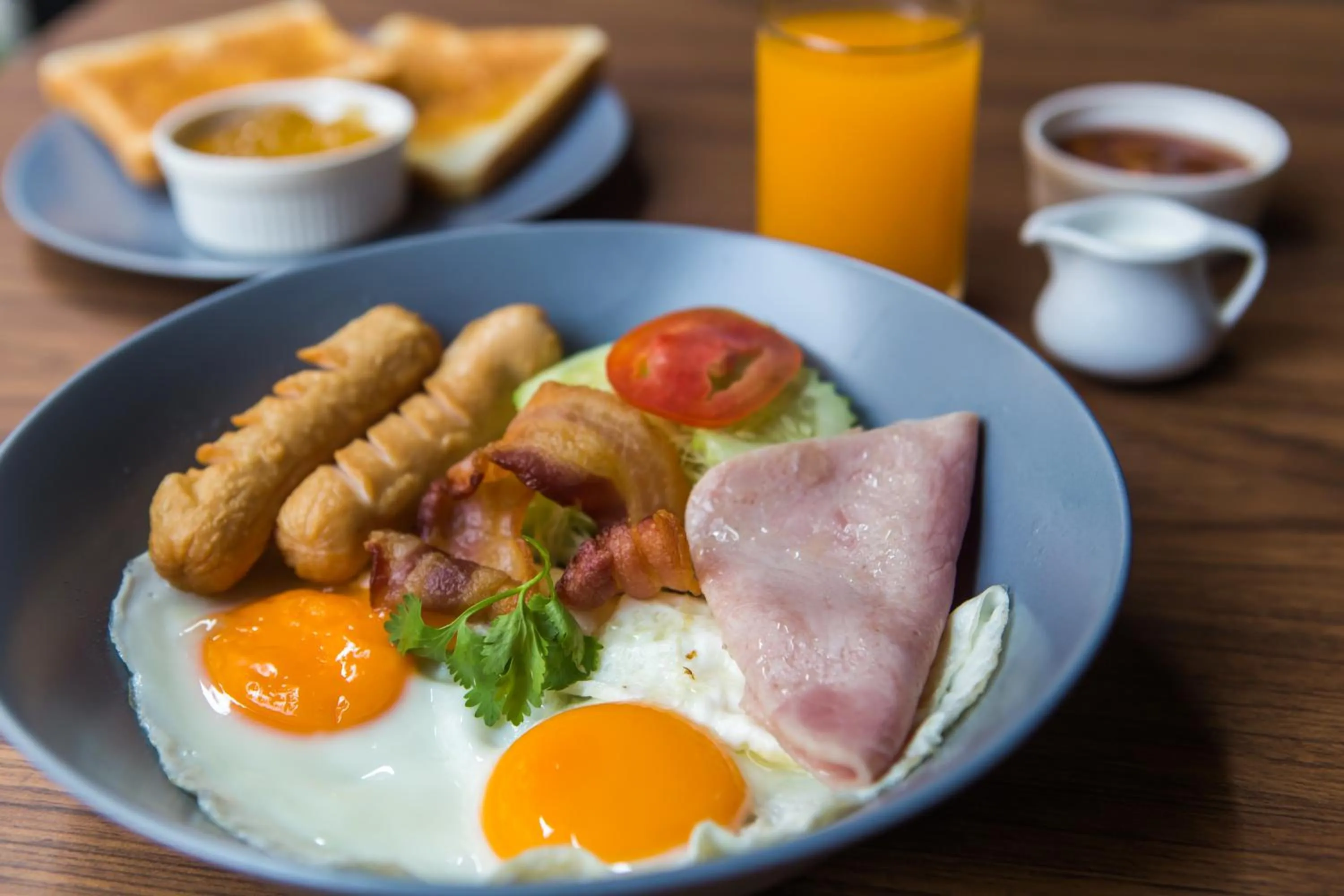 Breakfast in Maxim's Inn