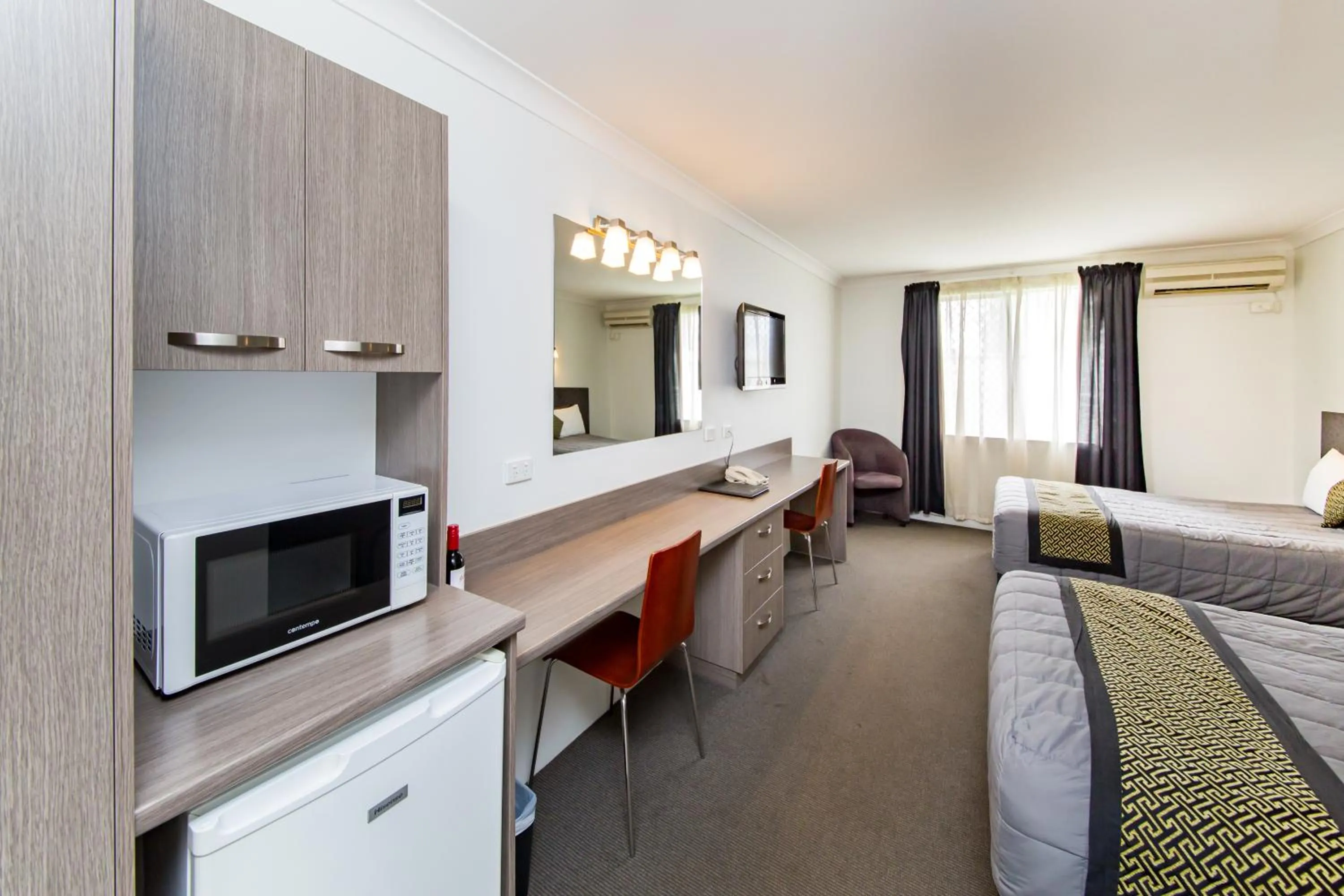 Bed in Burke & Wills Motor Inn