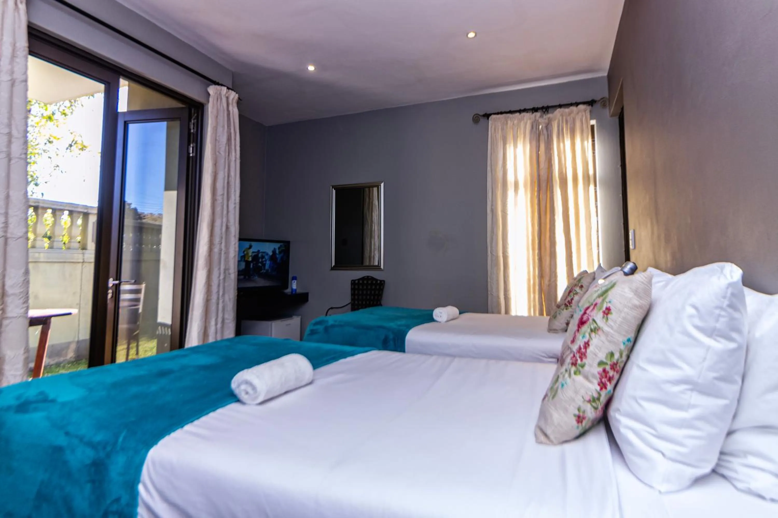 Bed in Na’ankusê @ Utopia