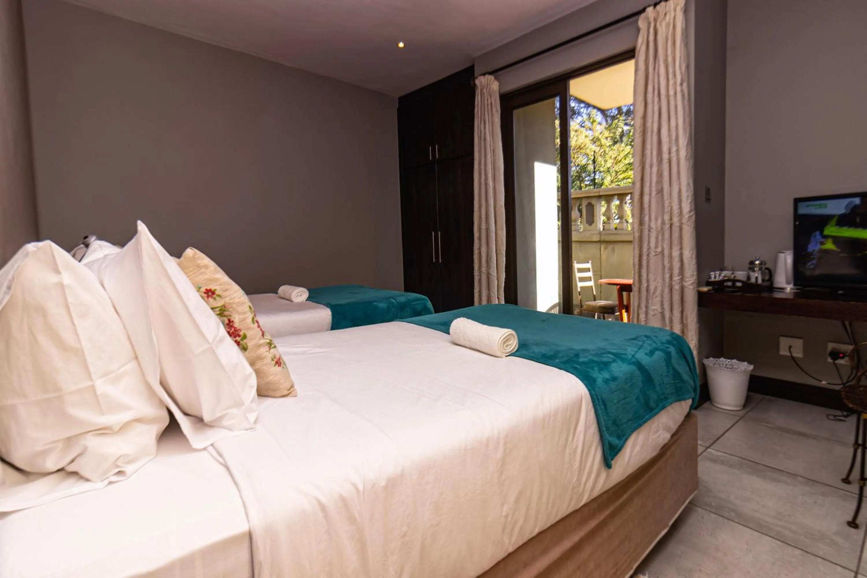 Bed in Na’ankusê @ Utopia