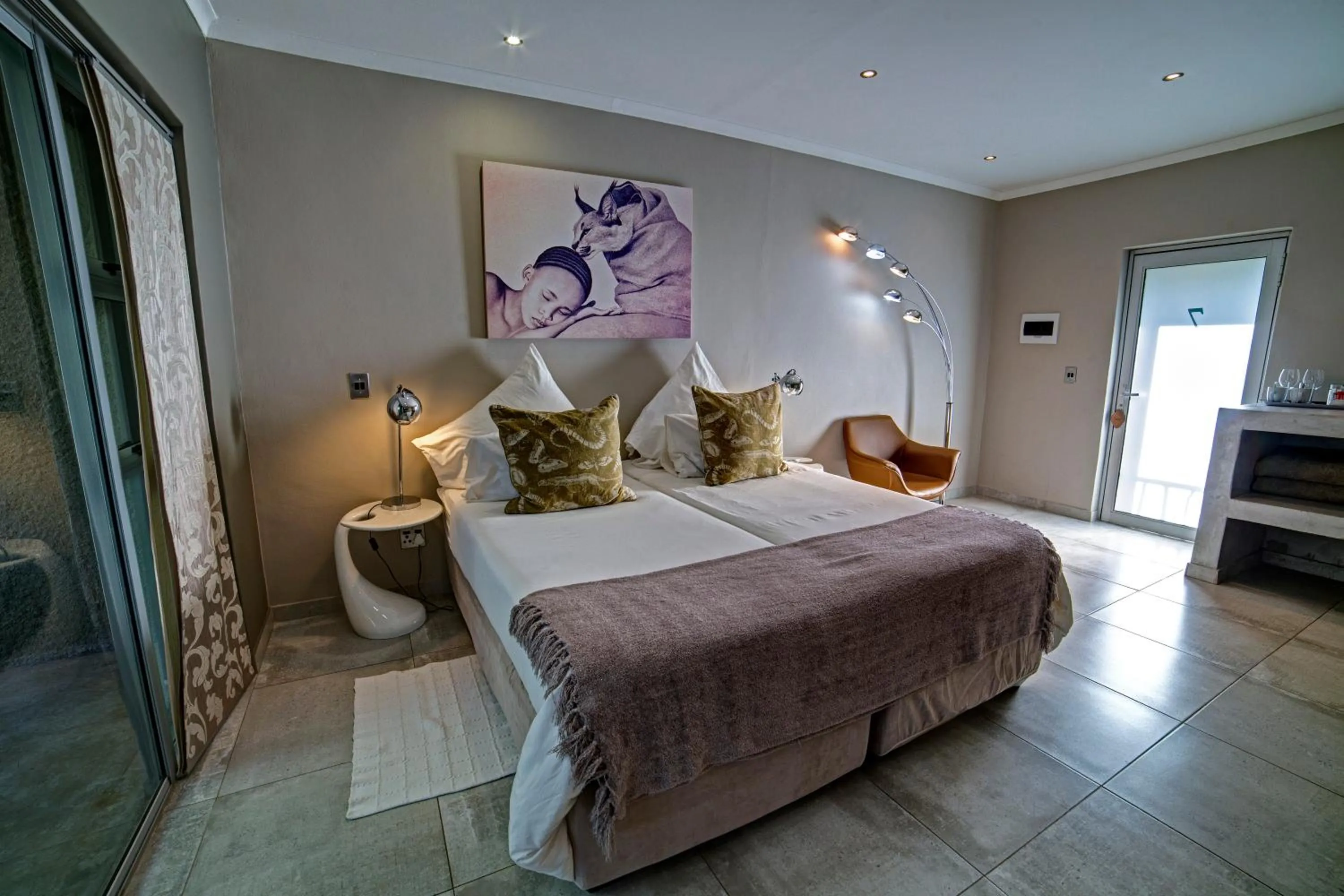 Photo of the whole room, Bed in Na’ankusê @ Utopia