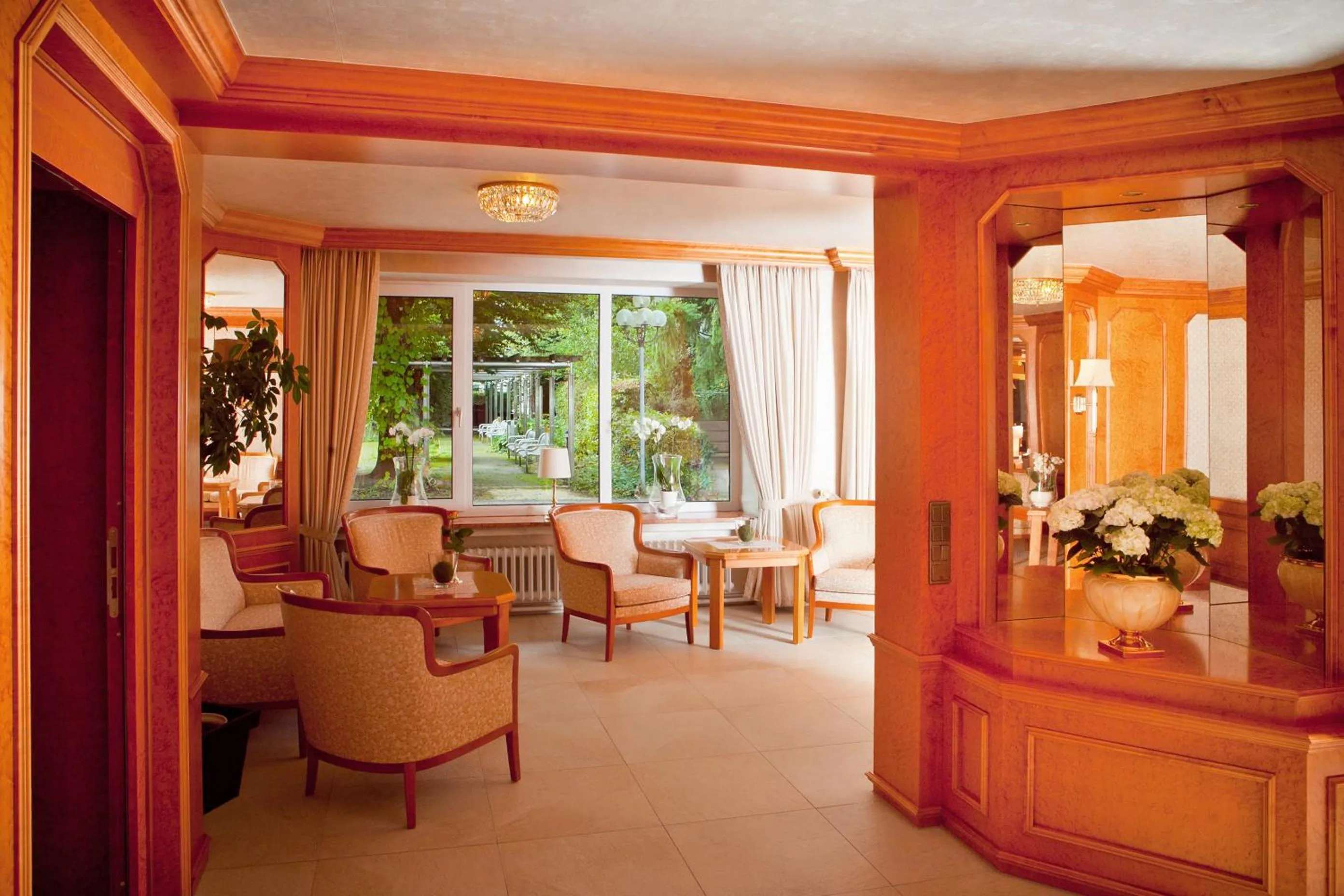 Communal lounge/ TV room in Kurhotel Roswitha