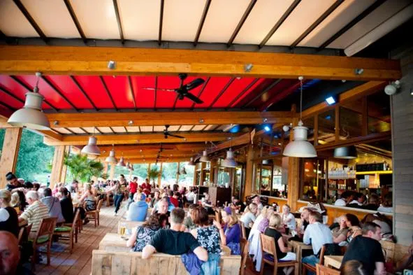 Restaurant/places to eat in Riverside Hotel