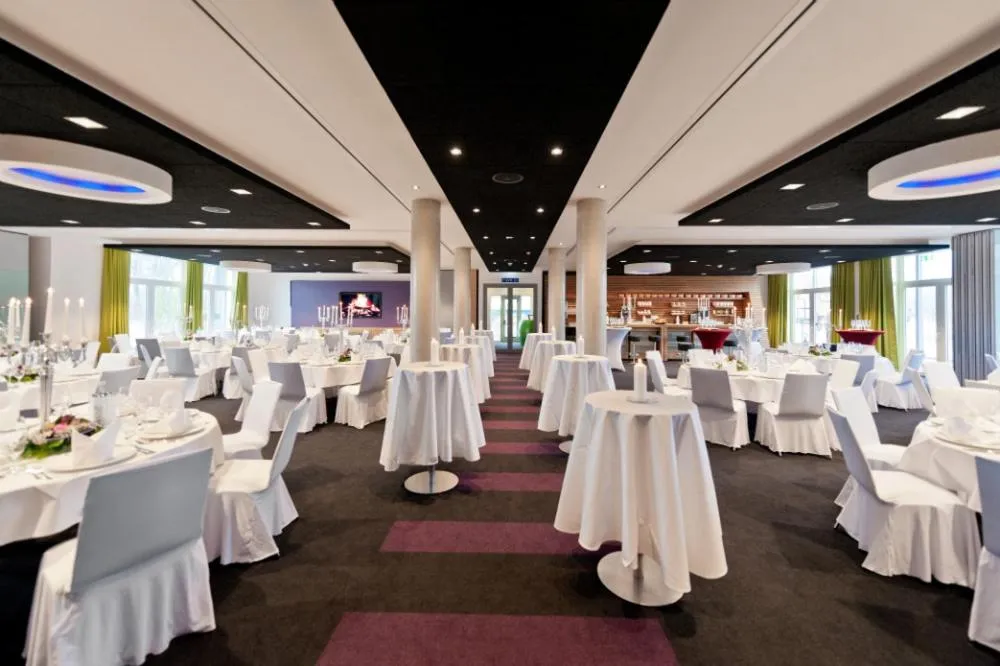 Business facilities in Riverside Hotel