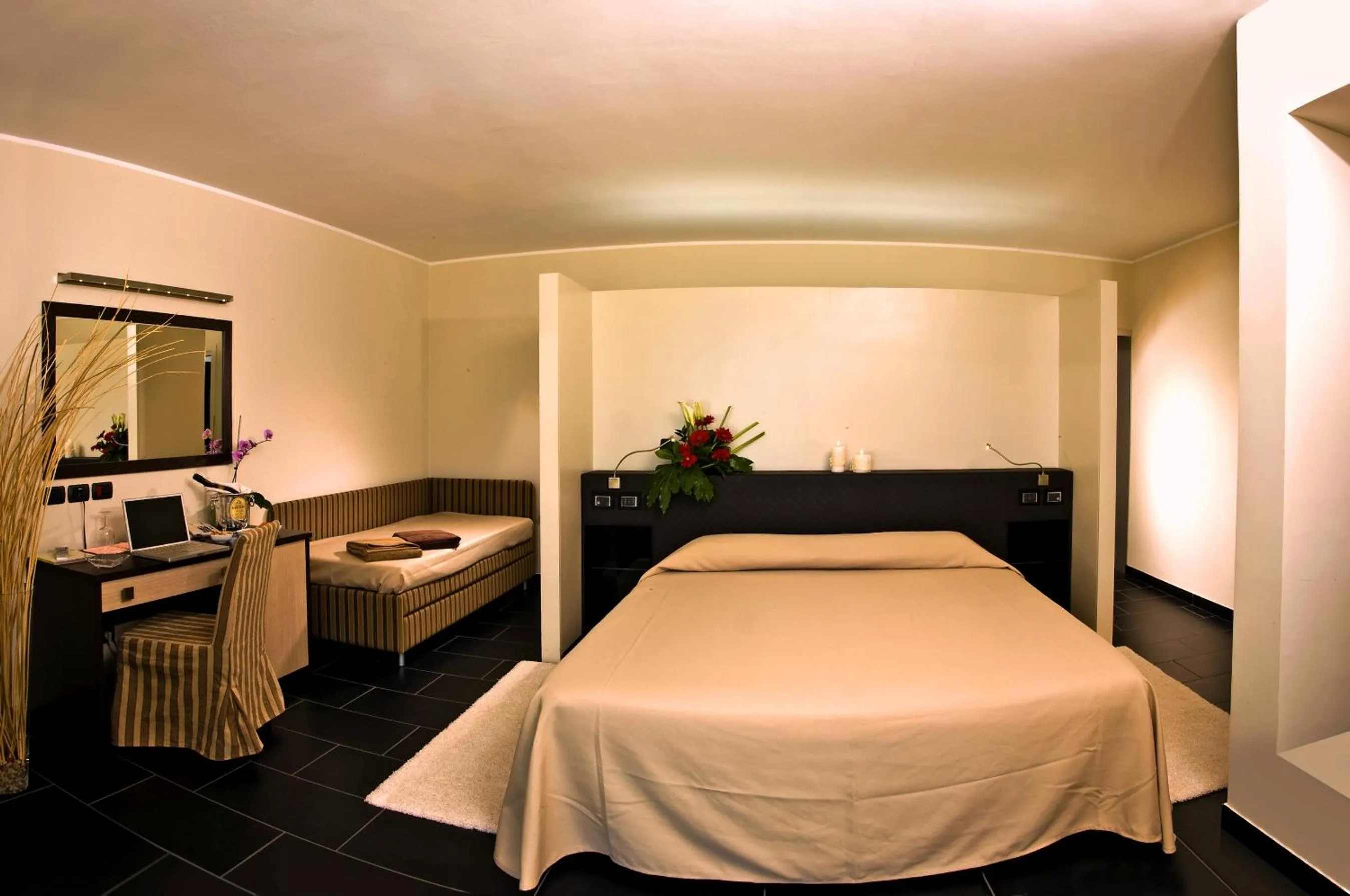 Photo of the whole room, Bed in Hotel Cavalluccio Marino