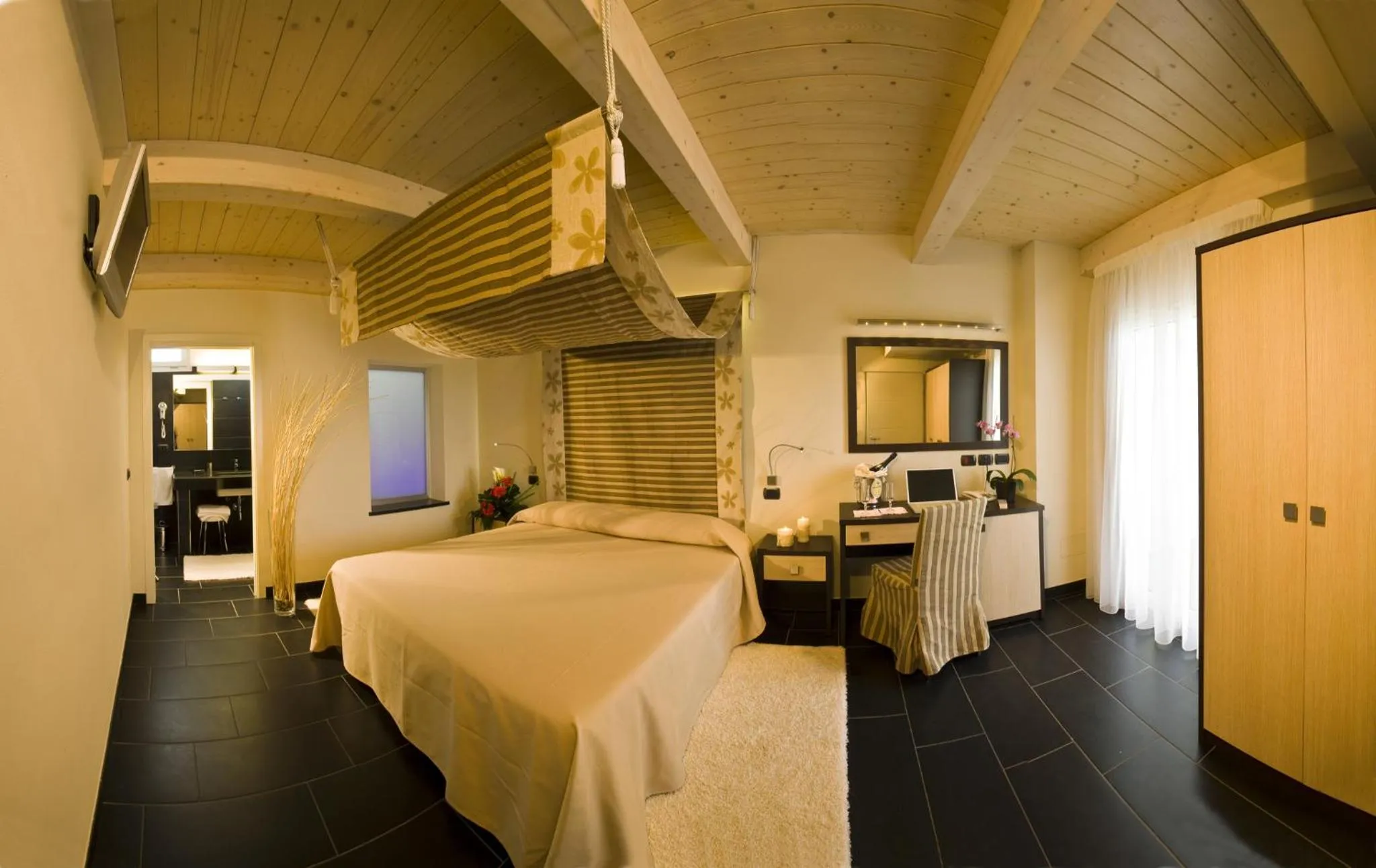 Photo of the whole room, Bed in Hotel Cavalluccio Marino