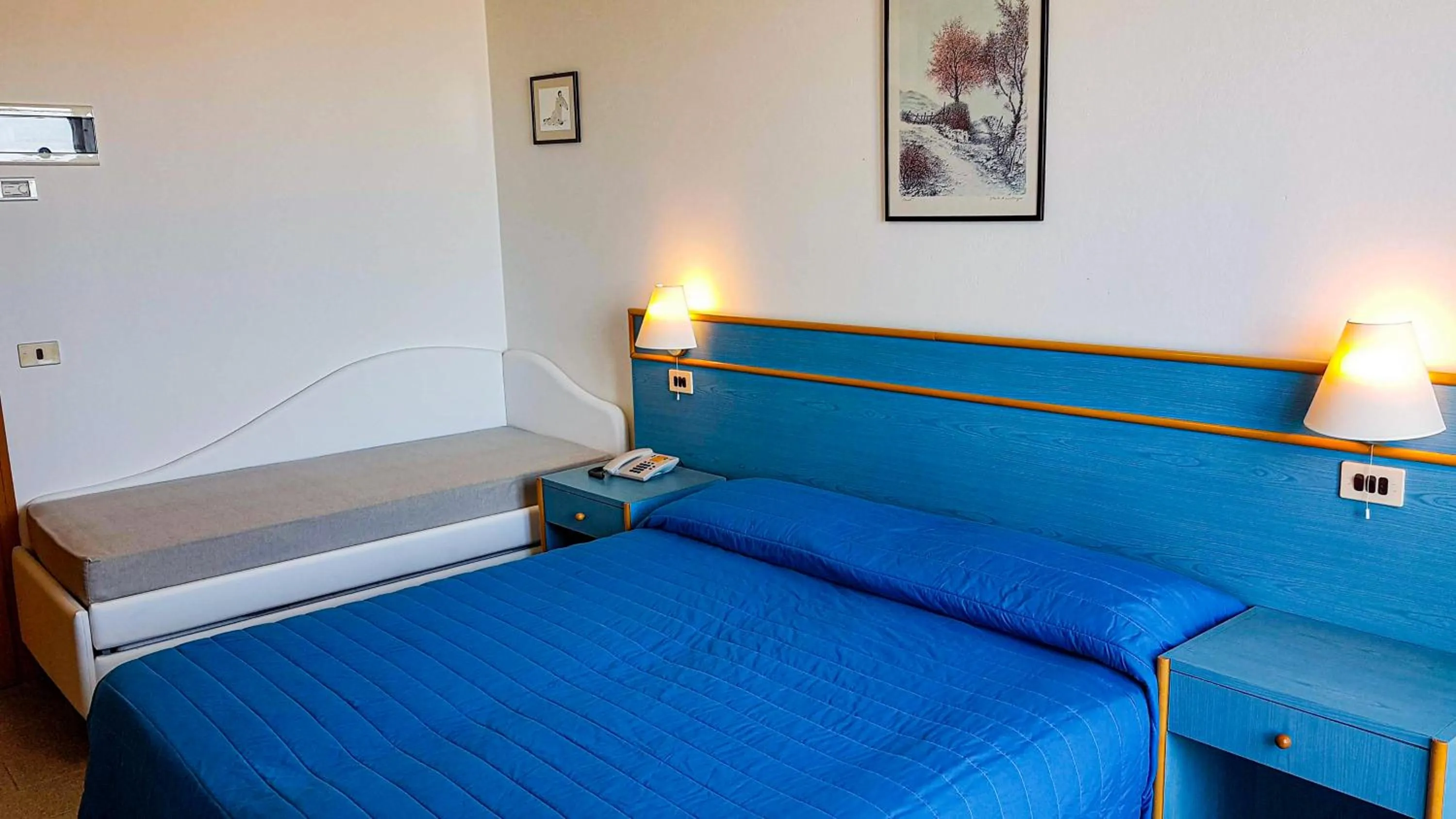 Photo of the whole room, Bed in Hotel Cavalluccio Marino