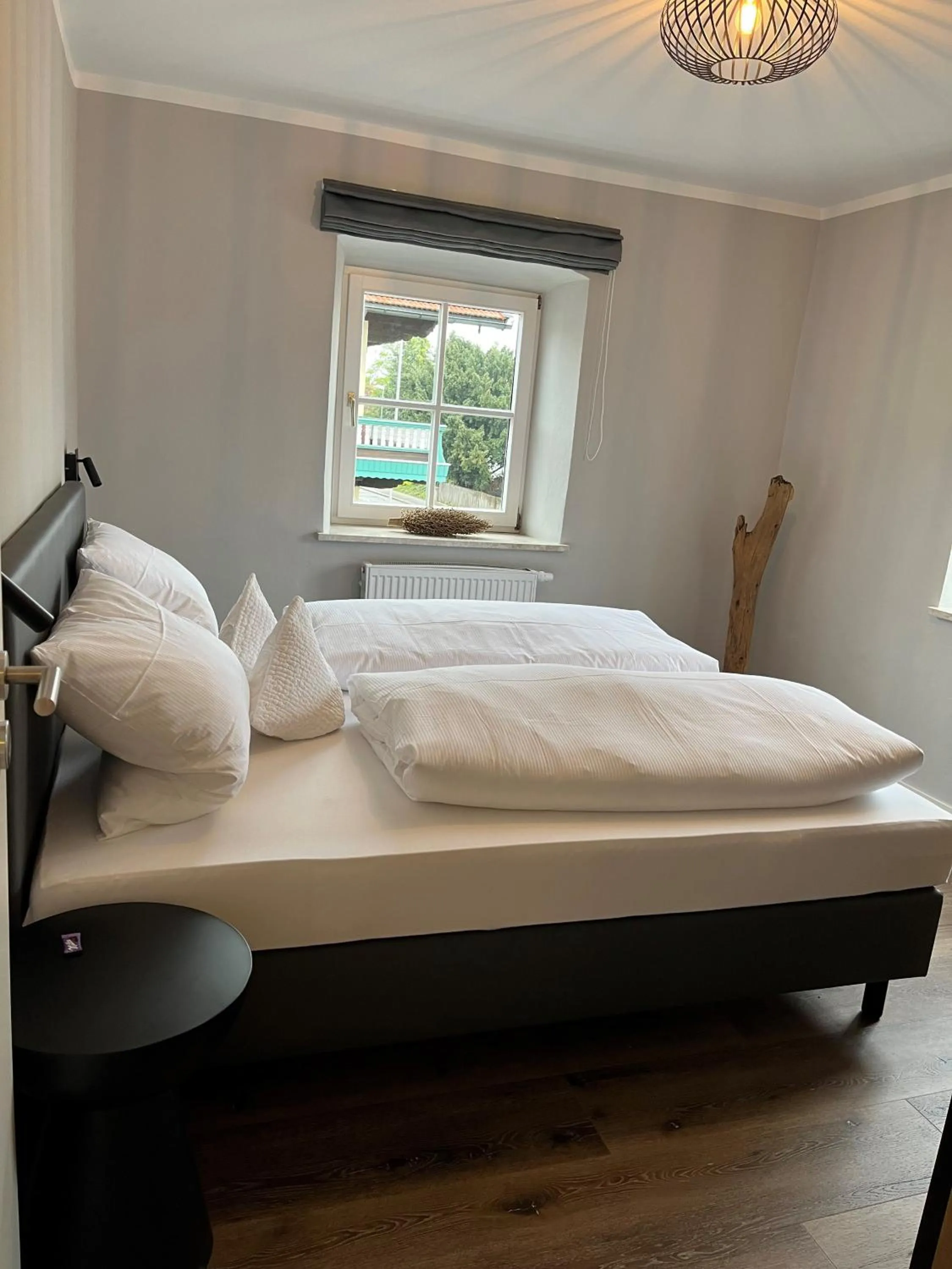 Bed in Hotel zur Sonne