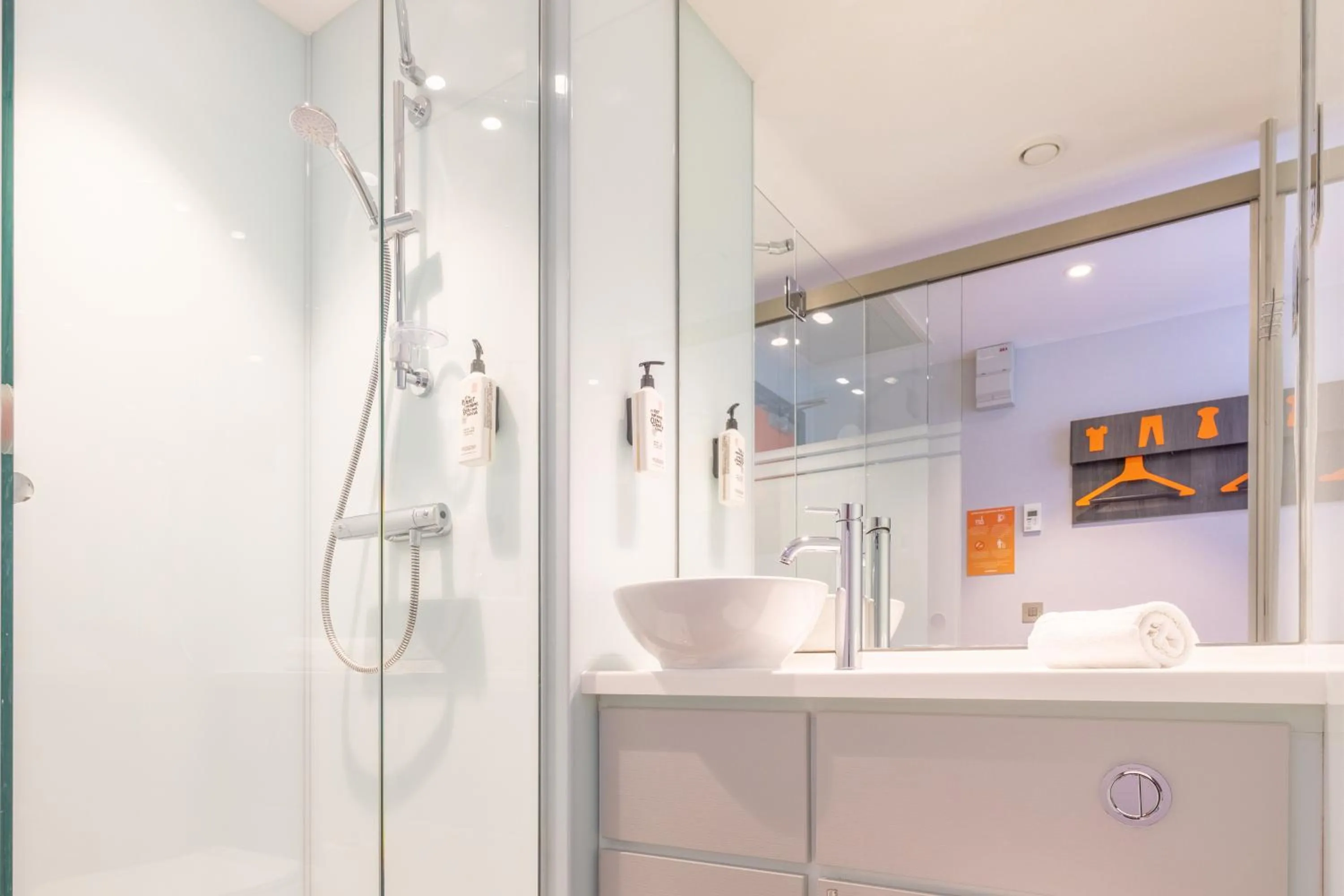 Bathroom in easyHotel Belfast