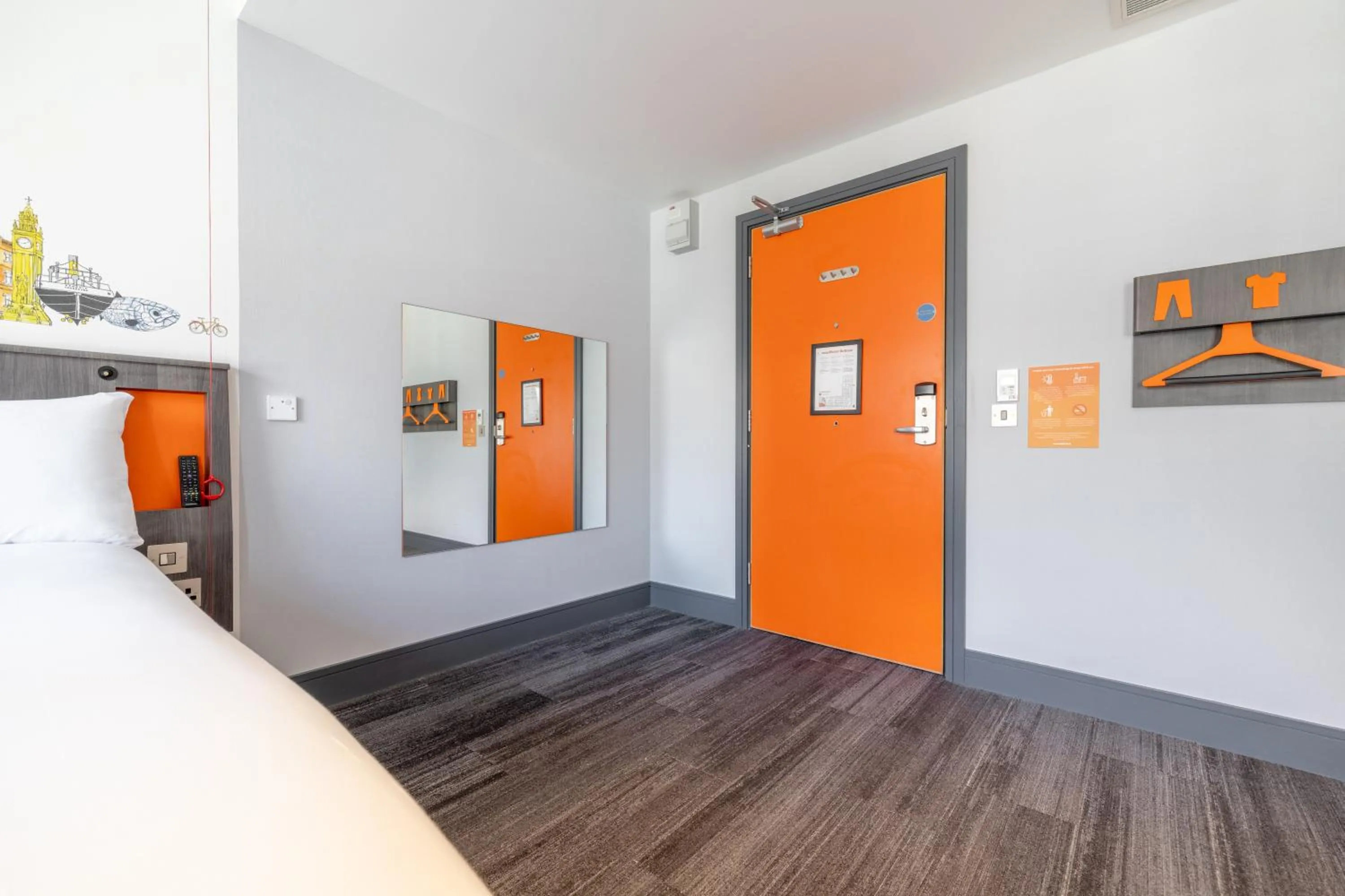 acessibility, Bed in easyHotel Belfast