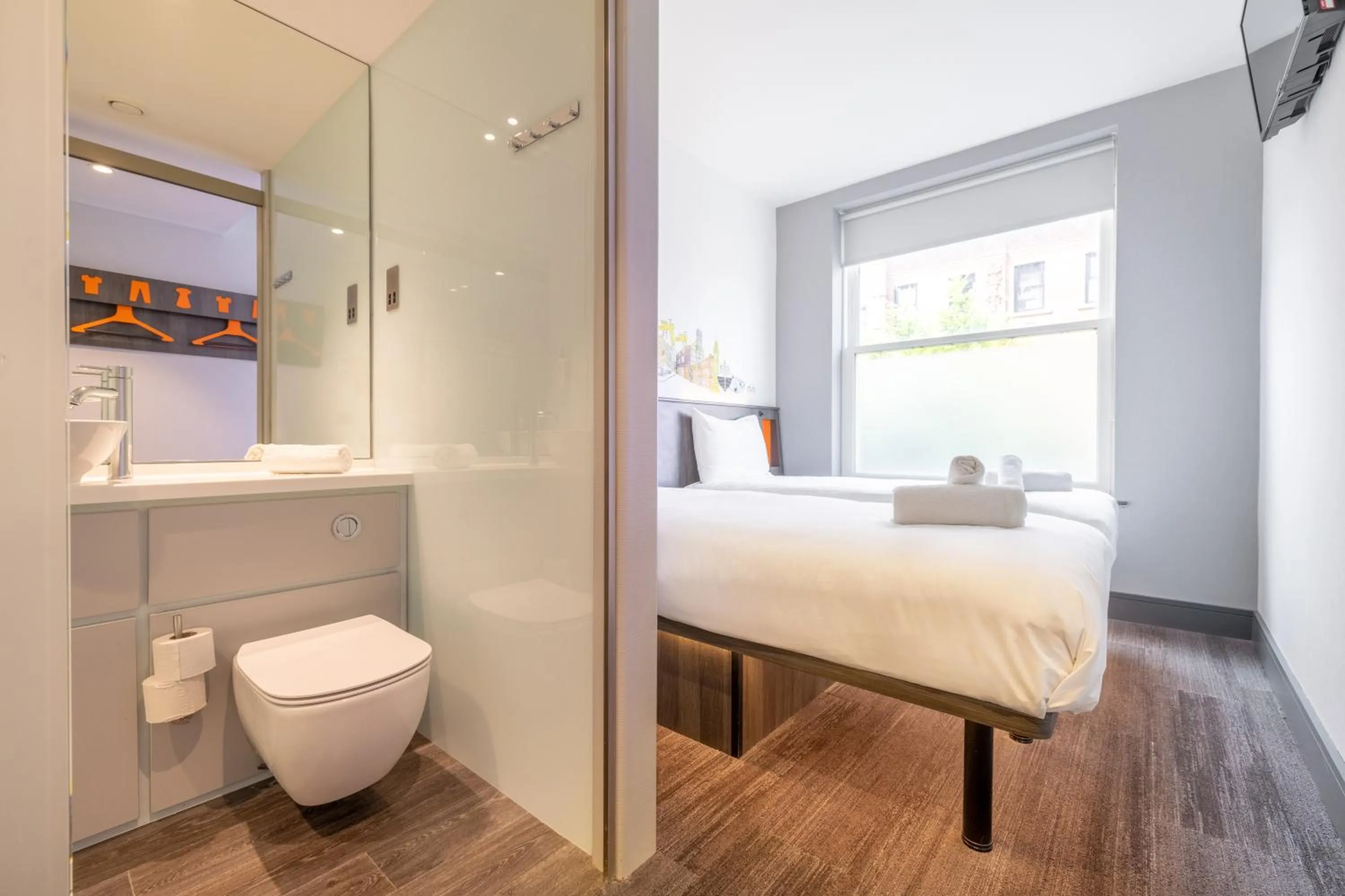 Bathroom, Bed in easyHotel Belfast