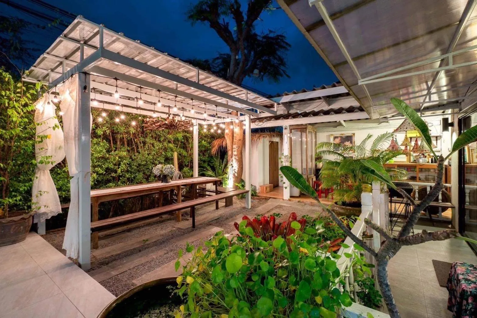 Secret garden pool villa