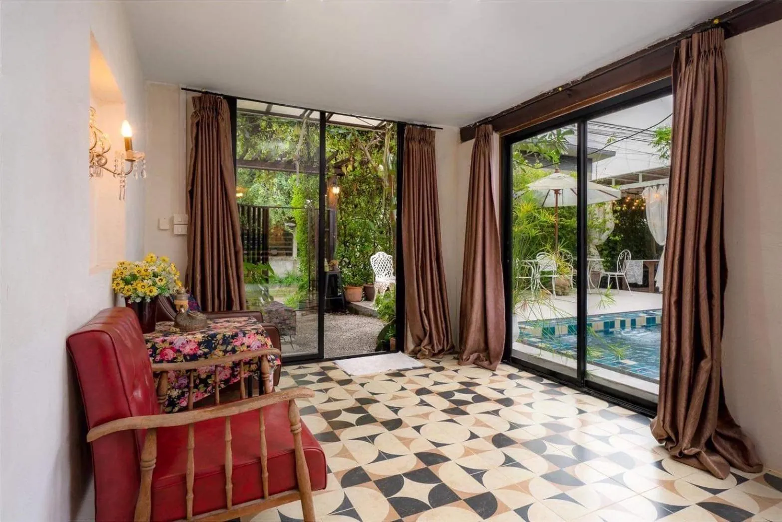 Secret garden pool villa