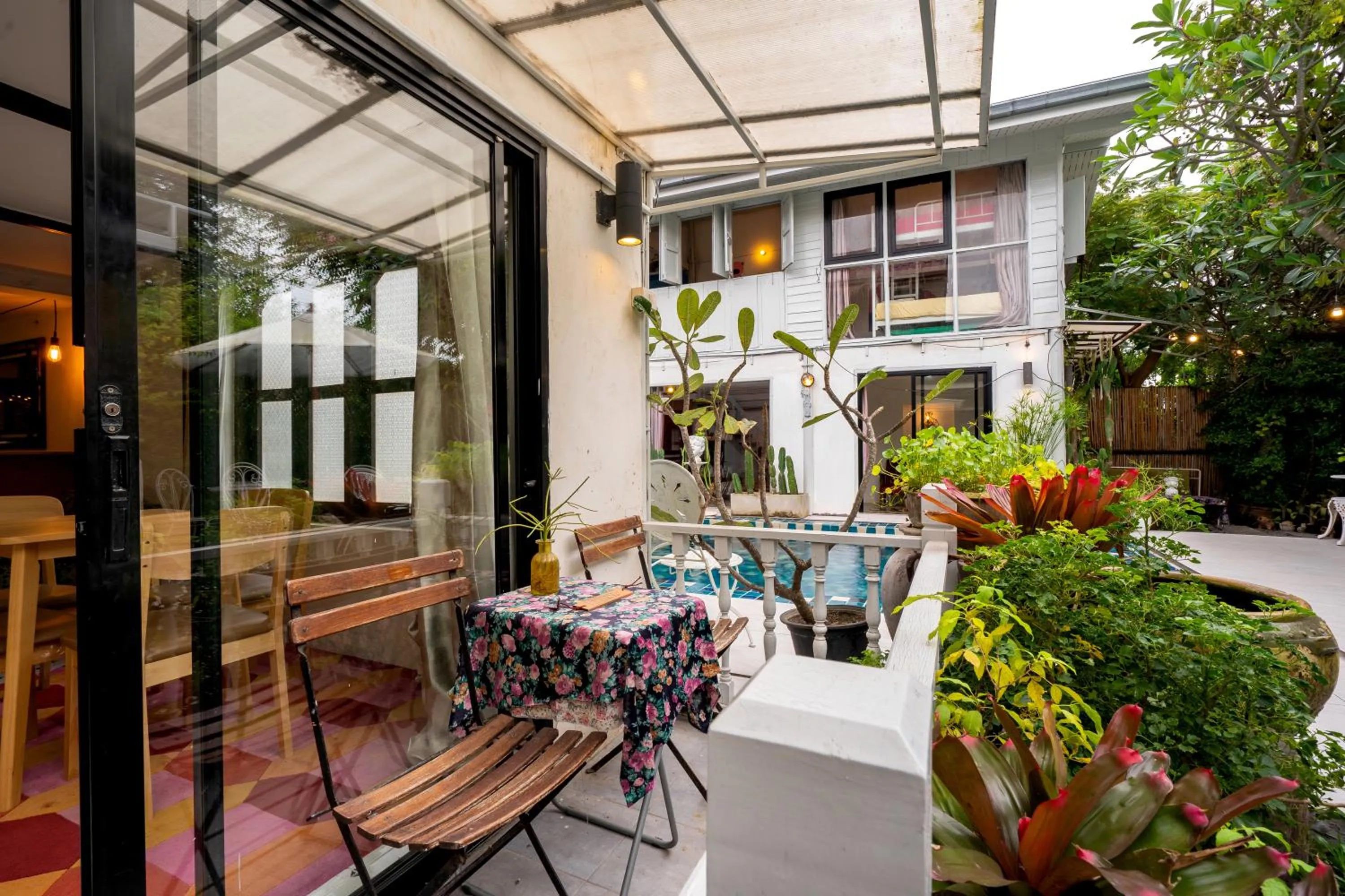 Secret garden pool villa