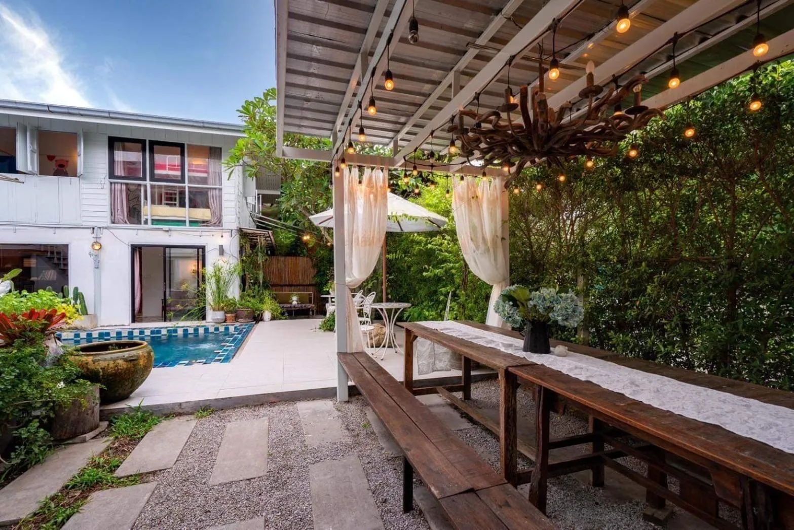 Secret garden pool villa