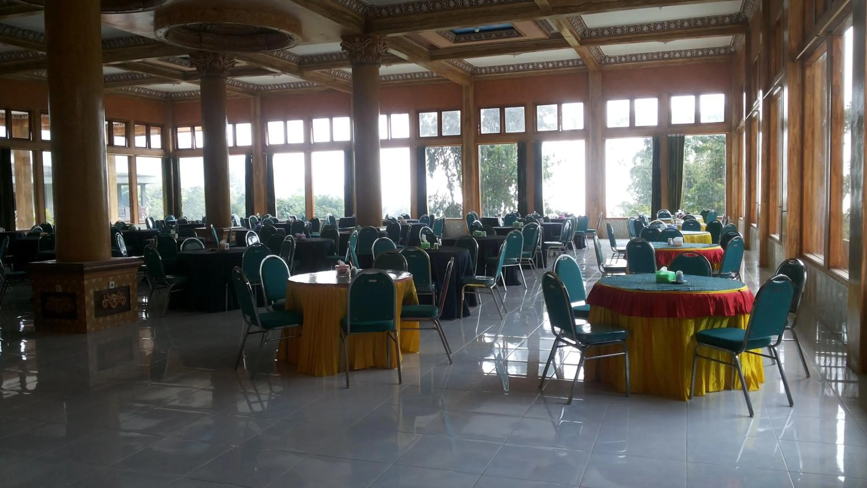 Restaurant/places to eat in Hotel Nadia Bromo