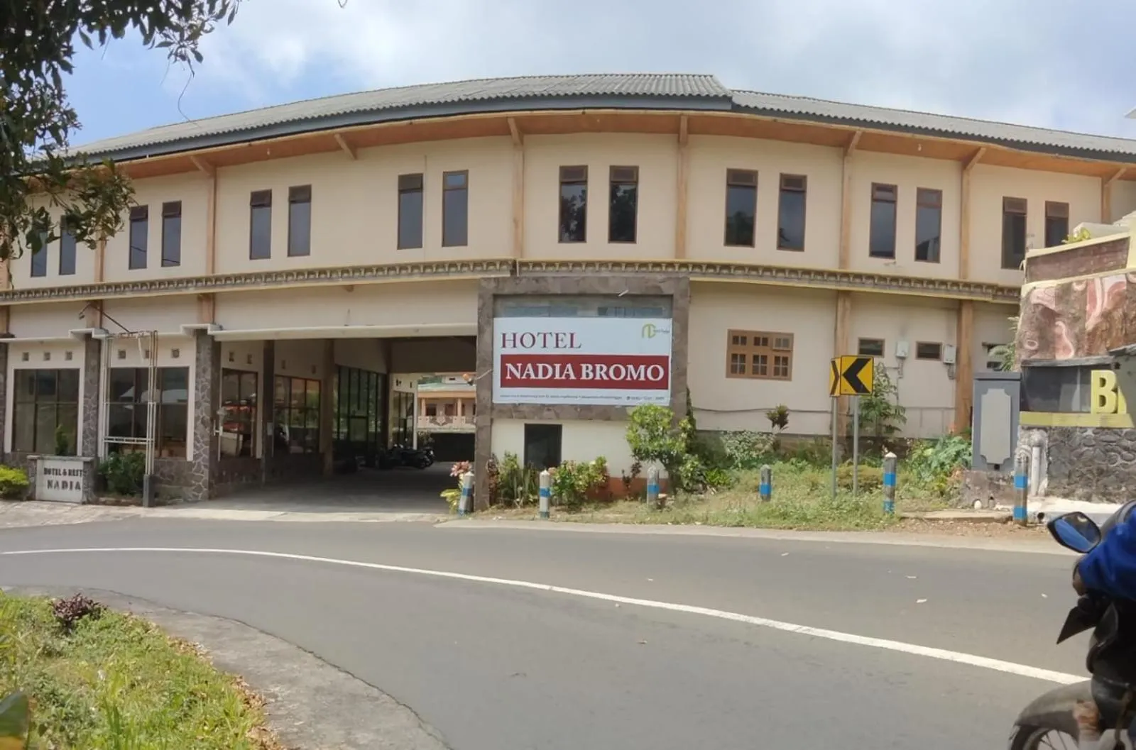 Facade/entrance in Hotel Nadia Bromo