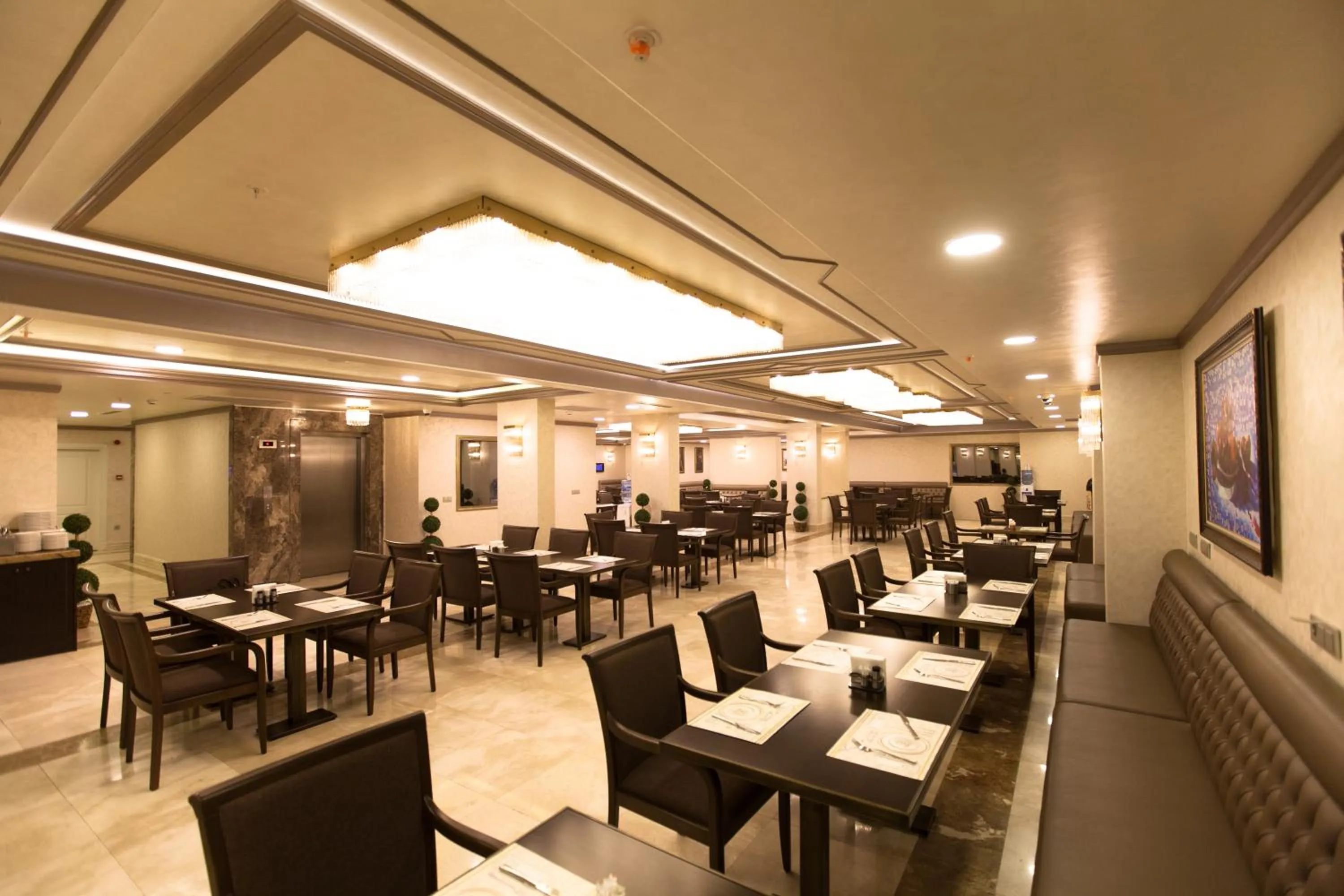 Restaurant/places to eat in Miss Istanbul Hotel & SPA
