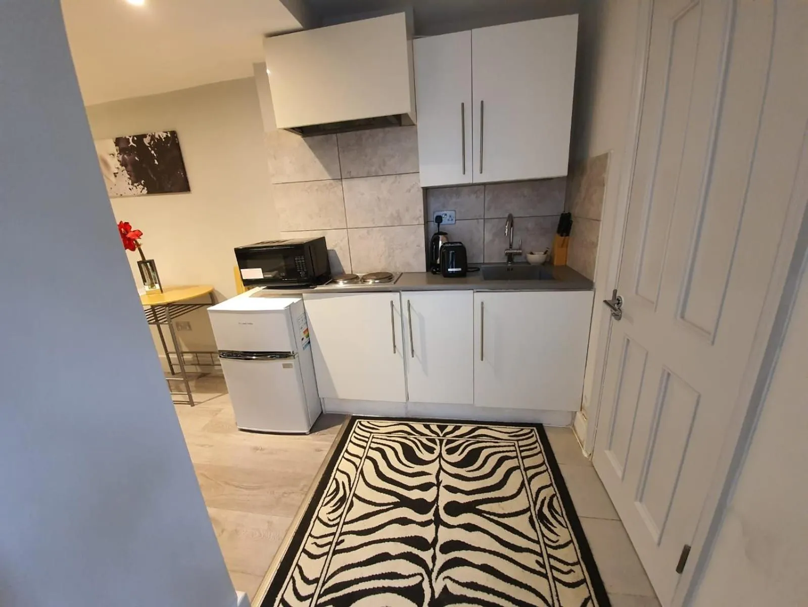 Kitchen or kitchenette in W6 Hotel