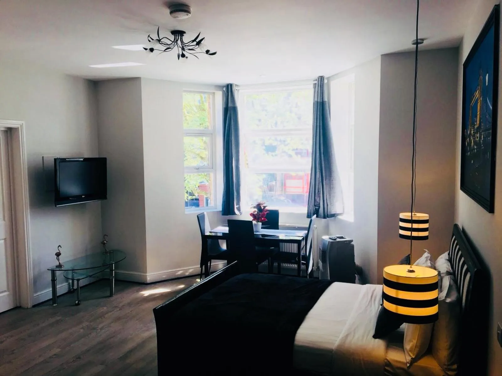 Photo of the whole room in W6 Hotel