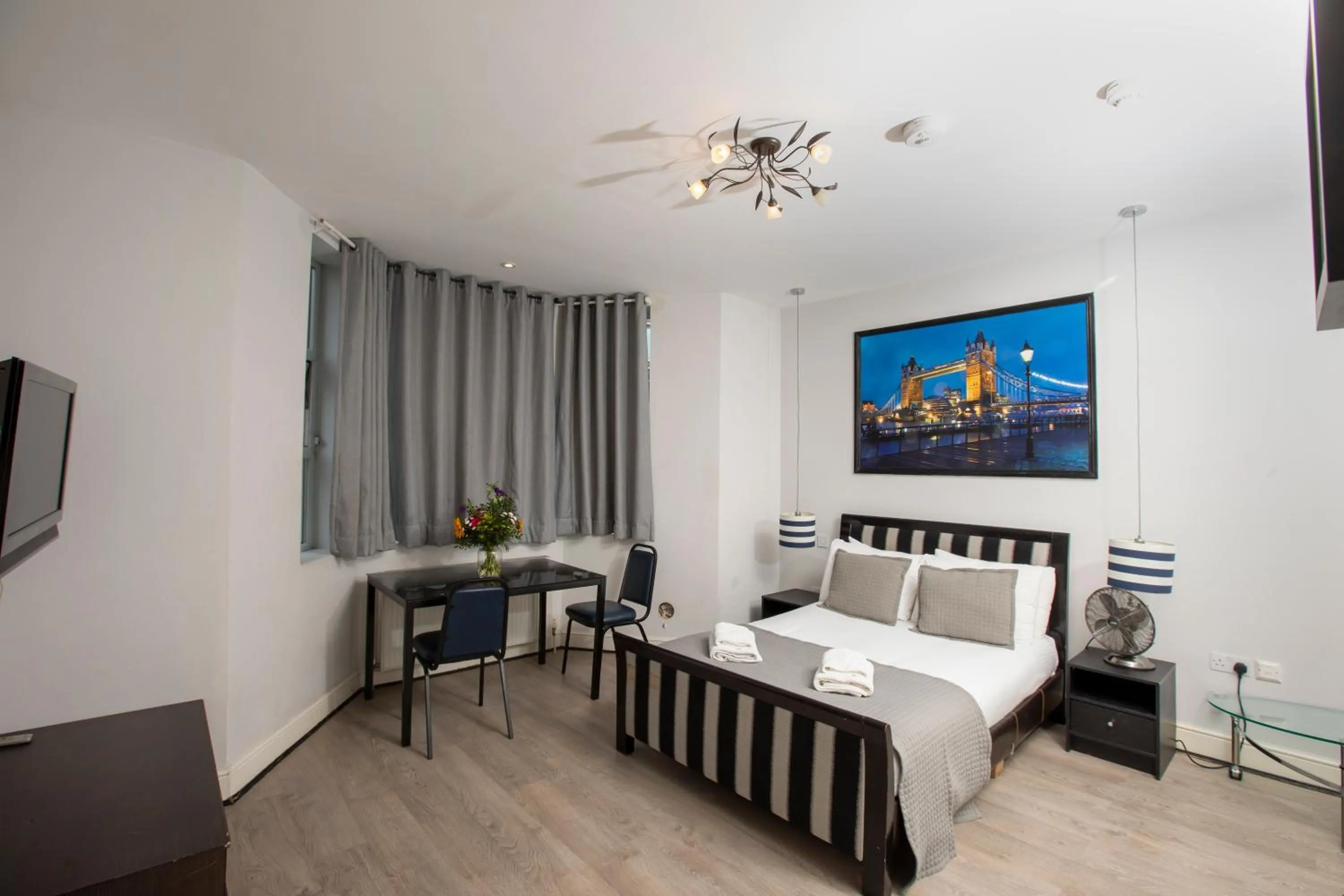 Photo of the whole room, Bed in W6 Hotel