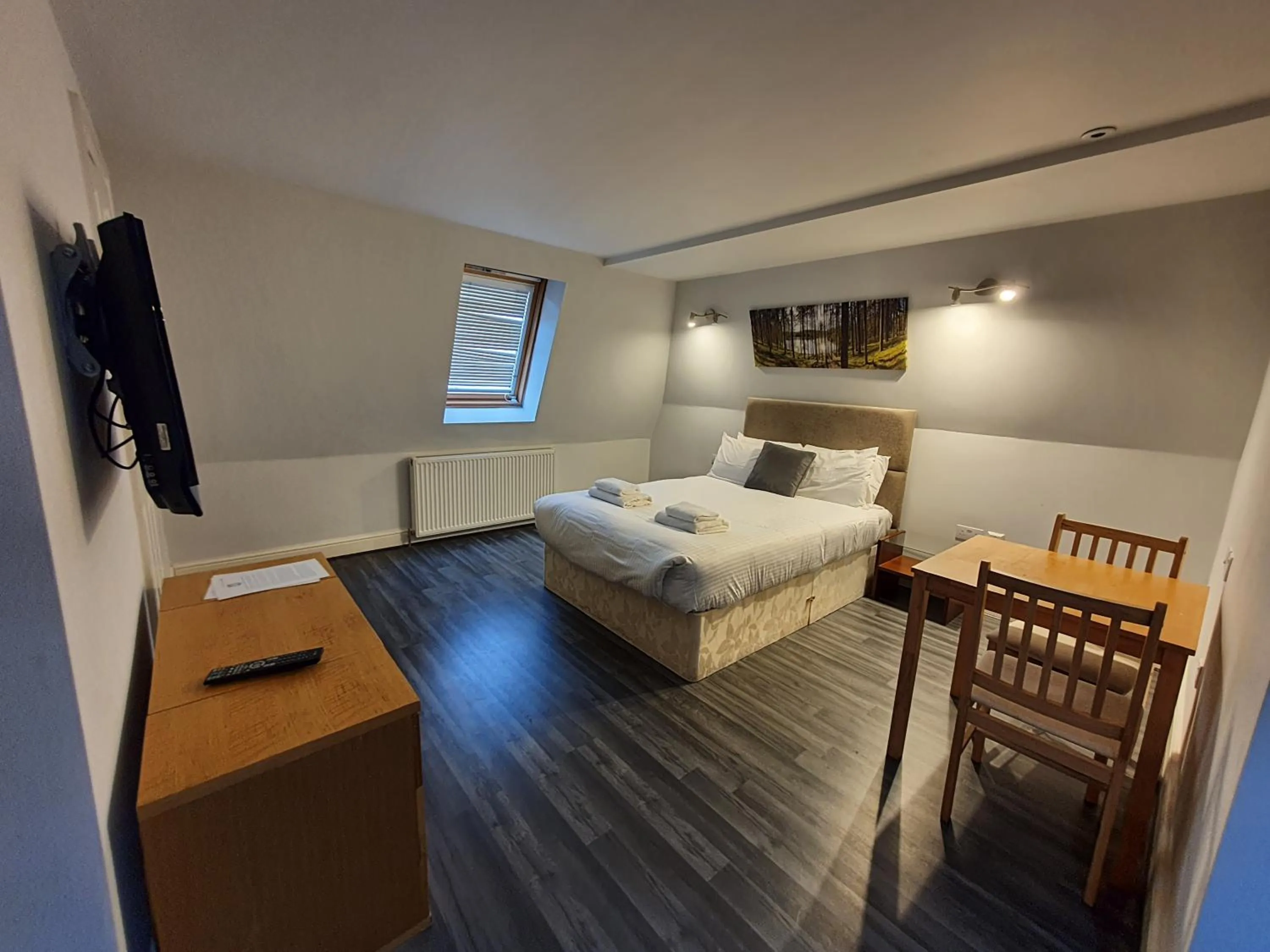 Shower, Bed in W6 Hotel