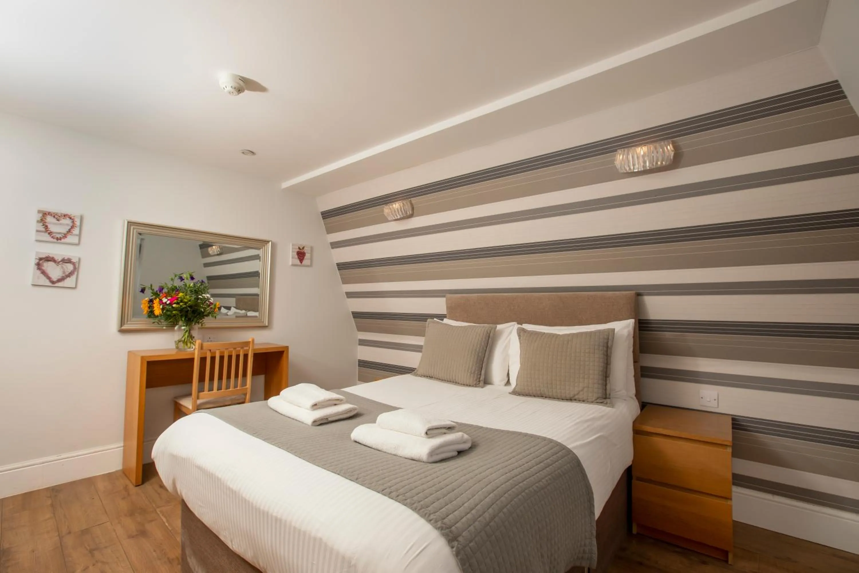 Photo of the whole room, Bed in W6 Hotel