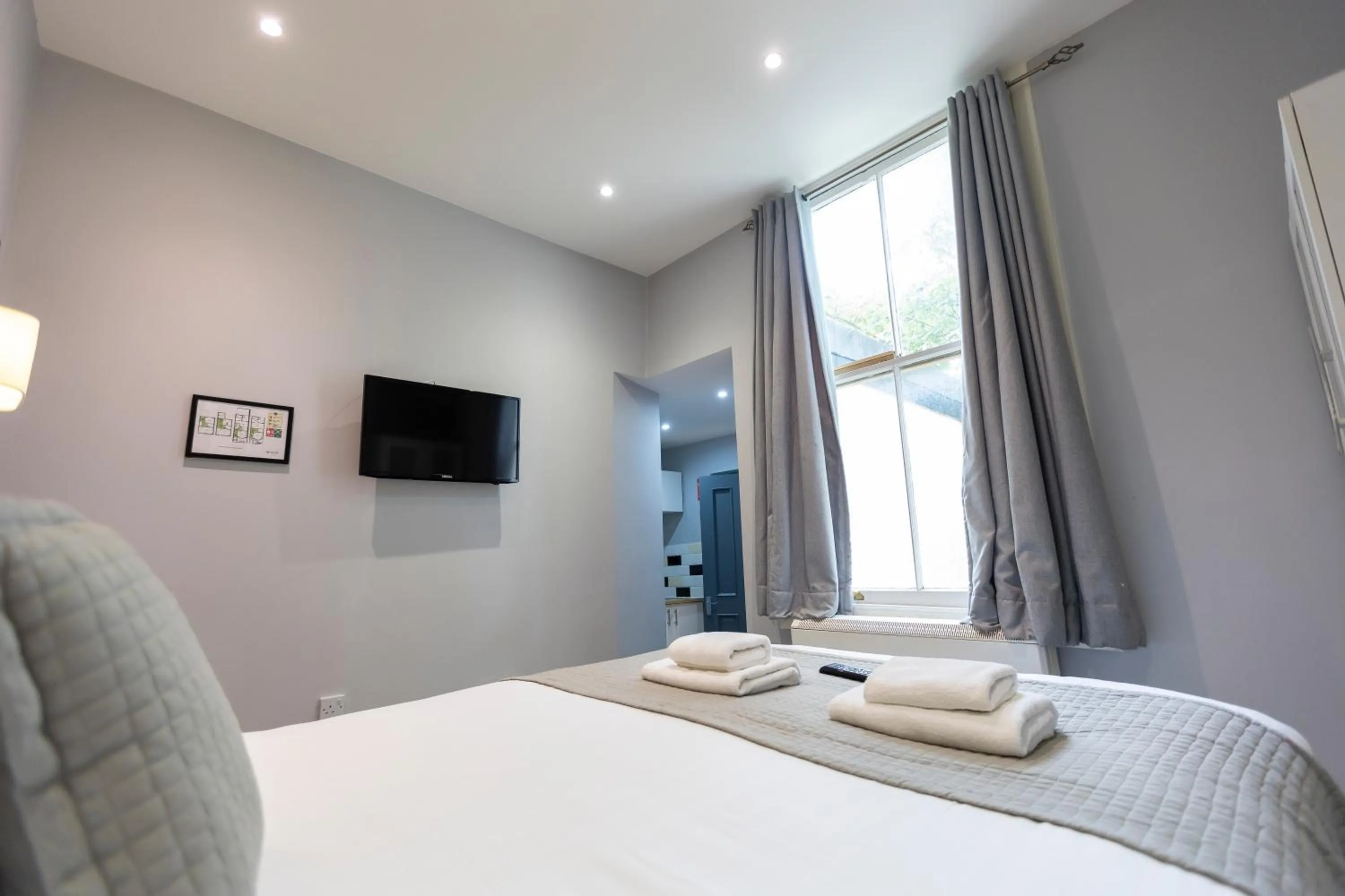 Photo of the whole room, Bed in W6 Hotel