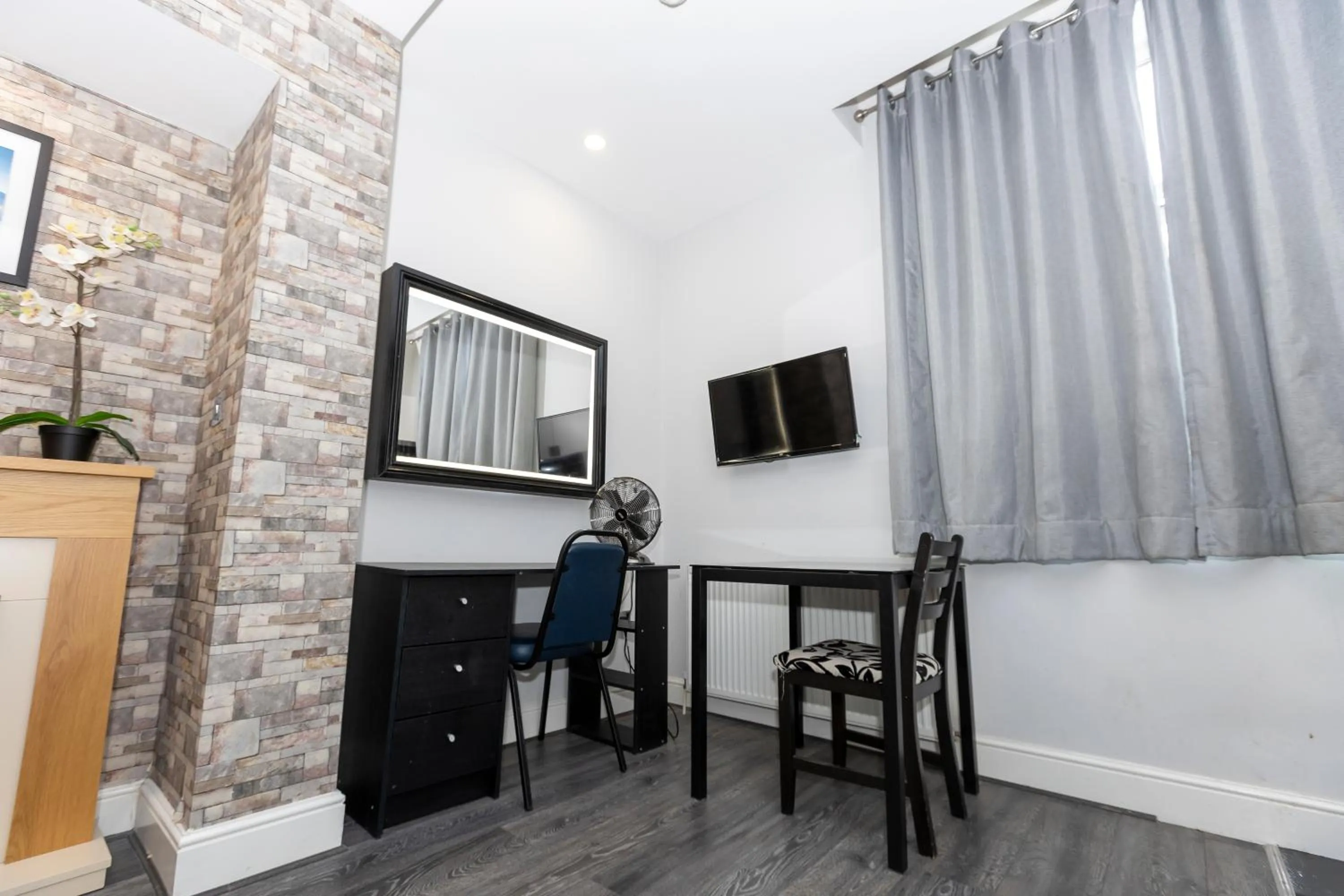 hair dresser in W6 Hotel