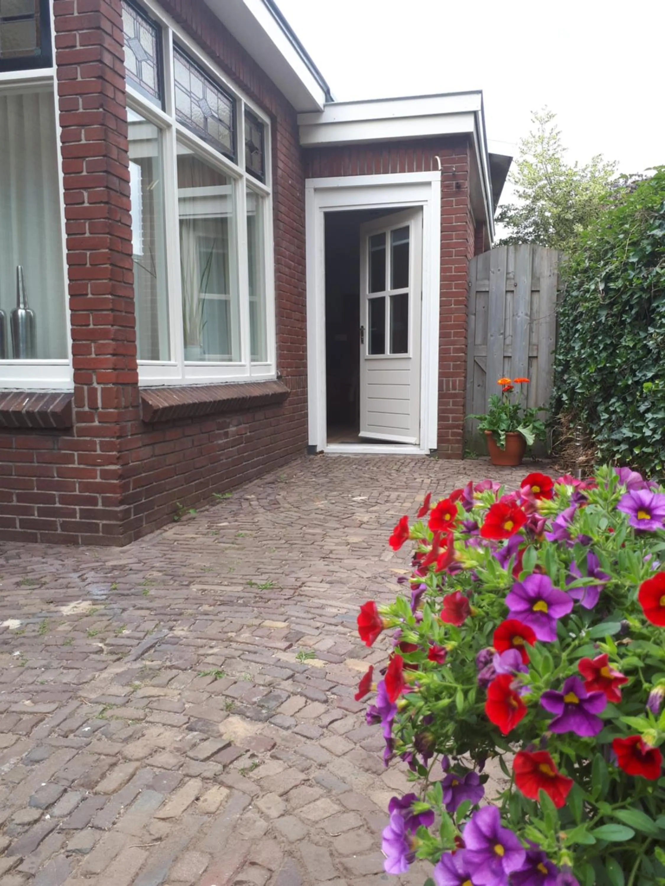 Facade/entrance in Bed & Breakfast Hellendoorn