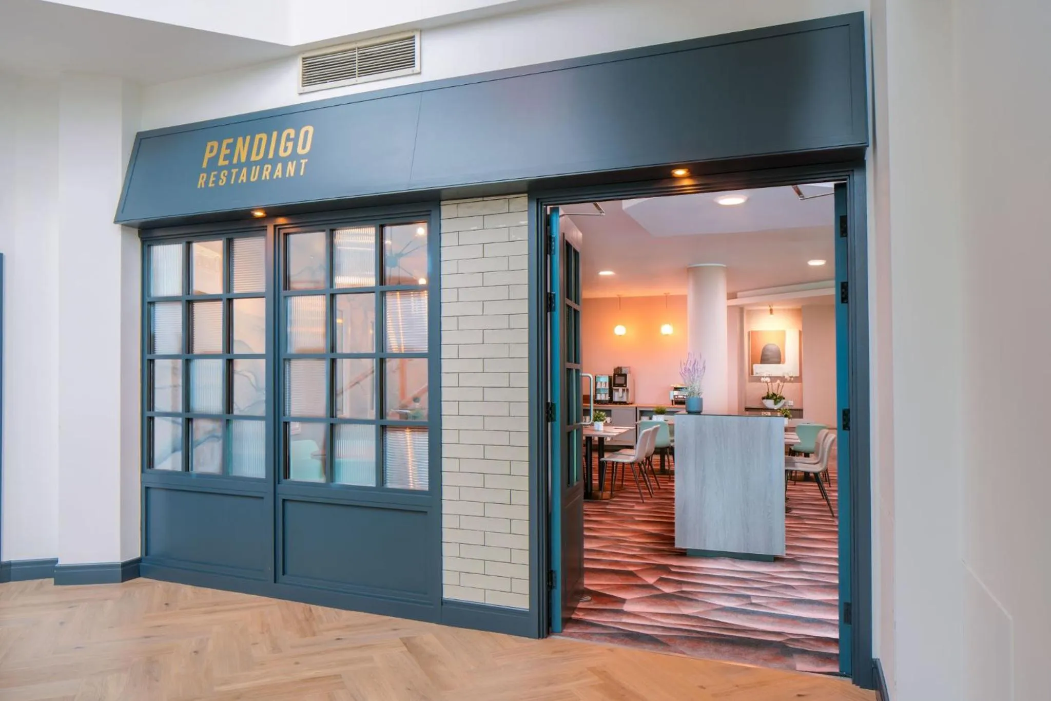 Restaurant/places to eat in Crowne Plaza Birmingham NEC by IHG