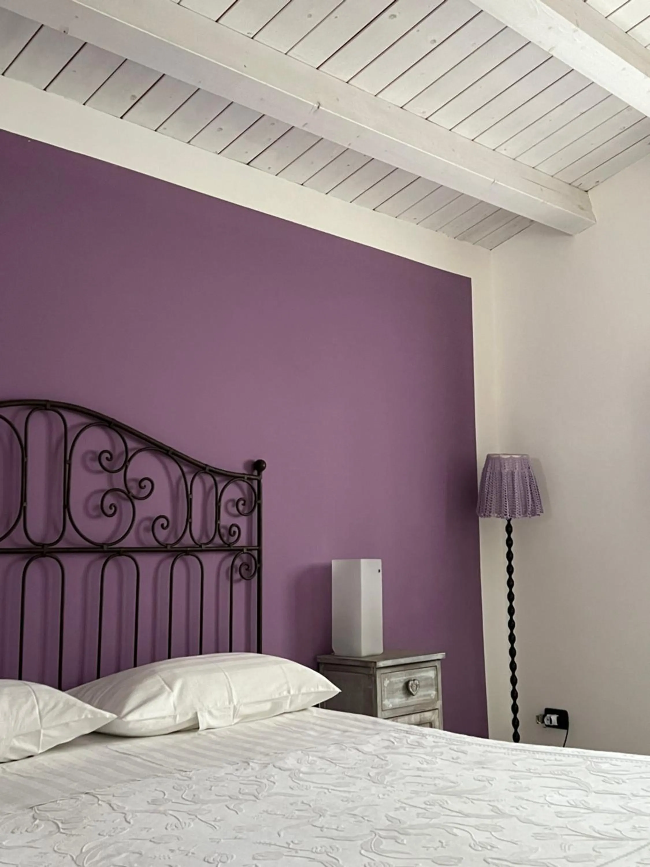 Bedroom, Bed in Chicchi Di Melograno