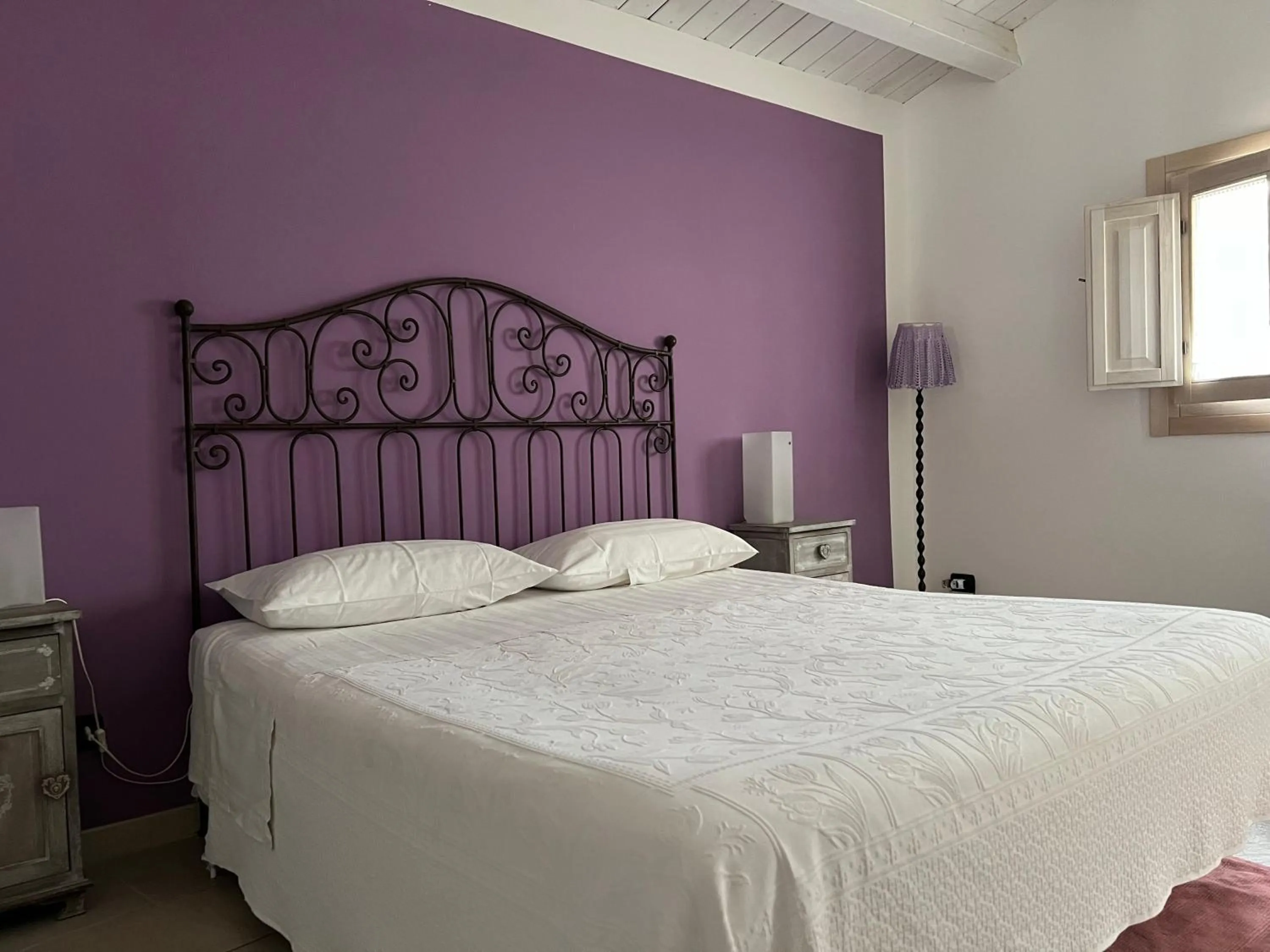 Bedroom, Bed in Chicchi Di Melograno