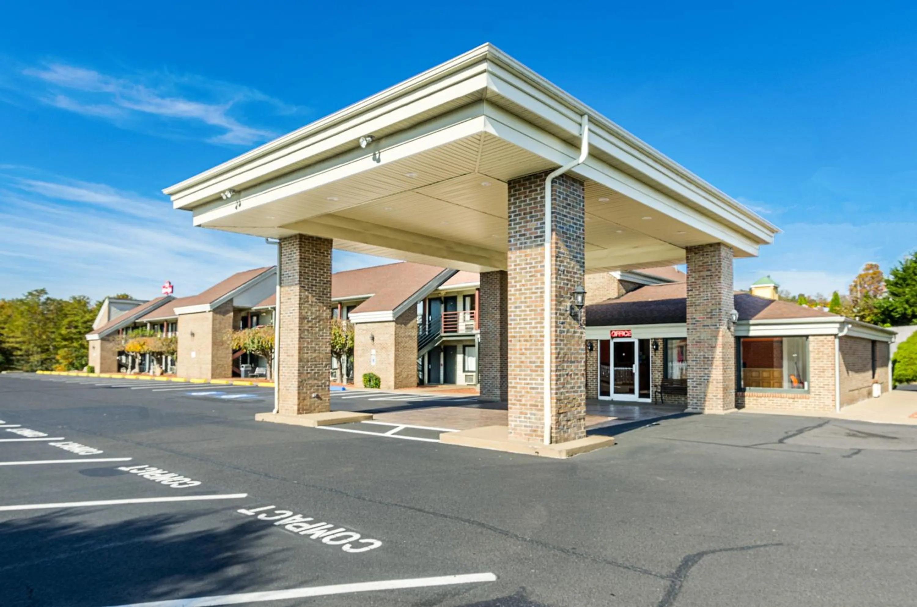 Facade/entrance, Property Building in Motel 6-Hillsville, VA