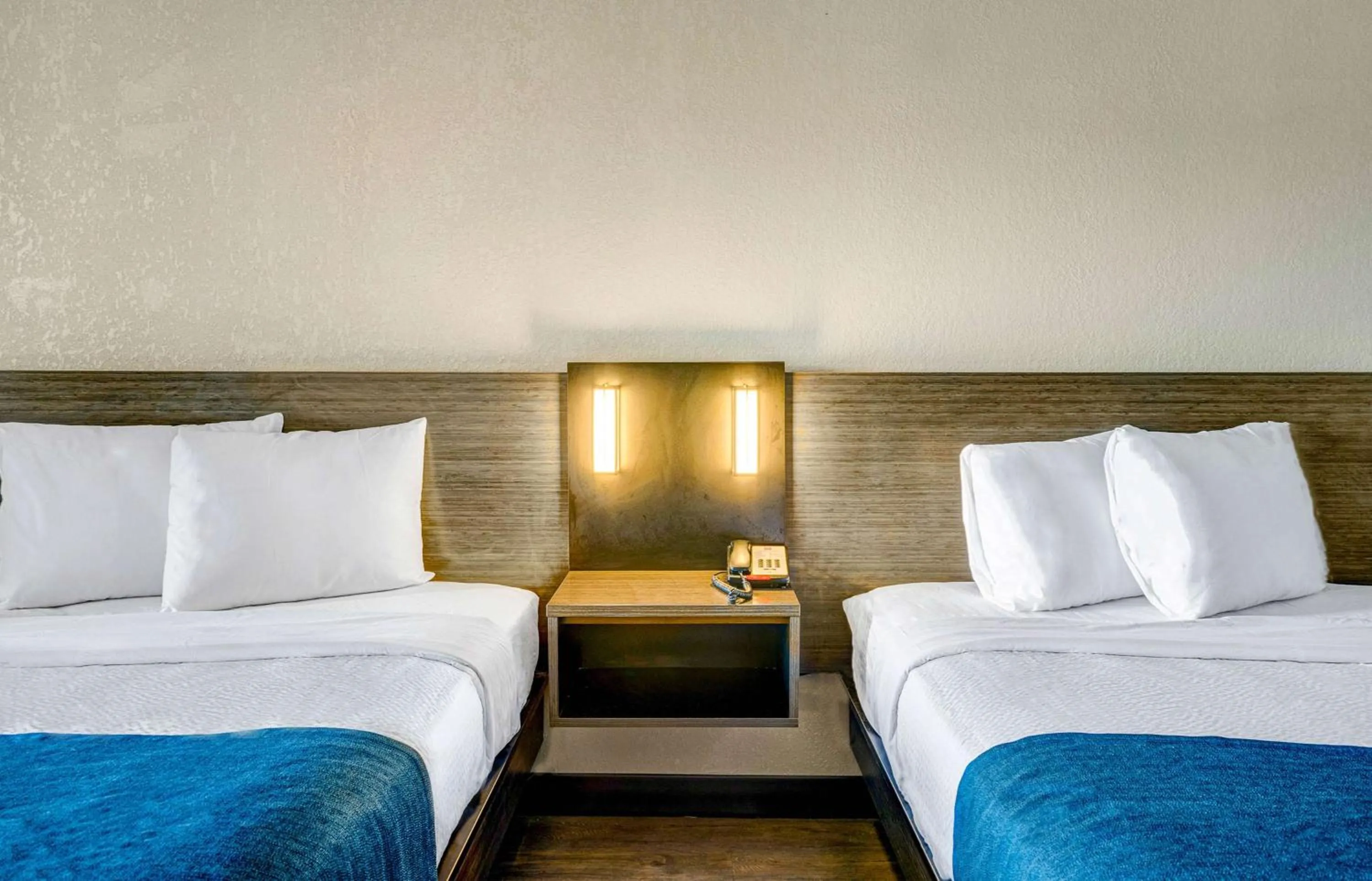 Photo of the whole room in Motel 6-Hillsville, VA