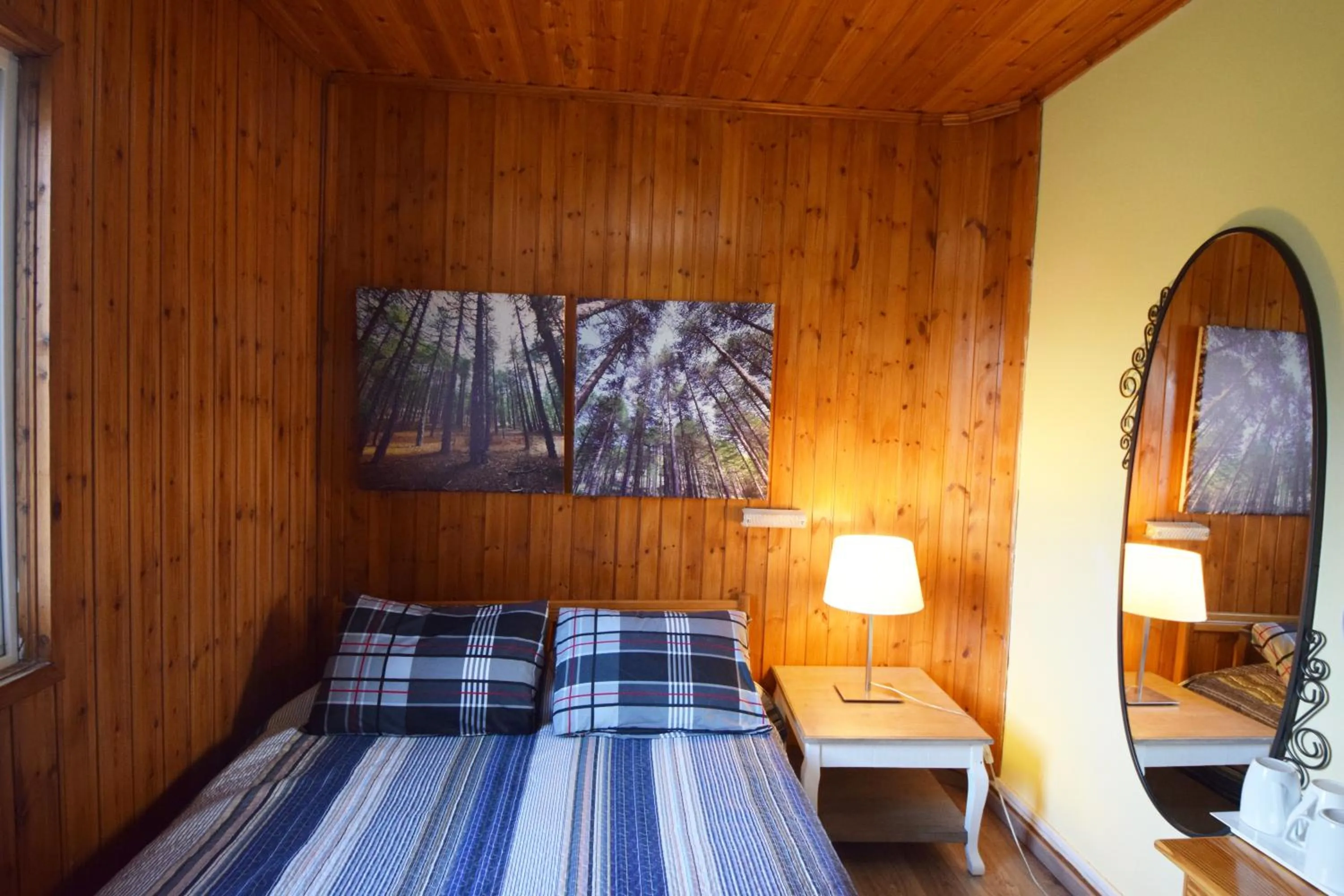 Shower, Bed in Christys Palace Hotel