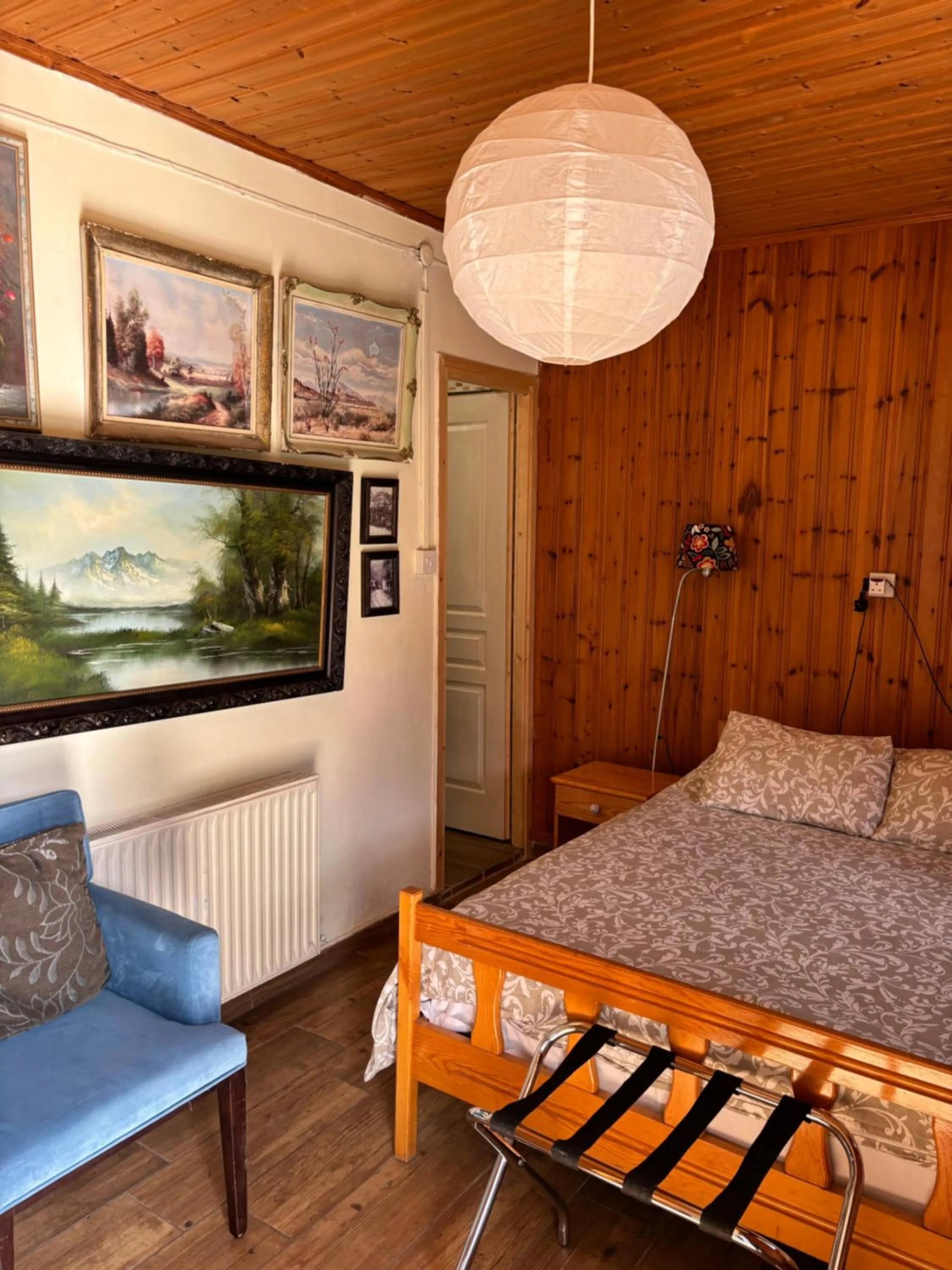 Bedroom, Bed in Christys Palace Hotel