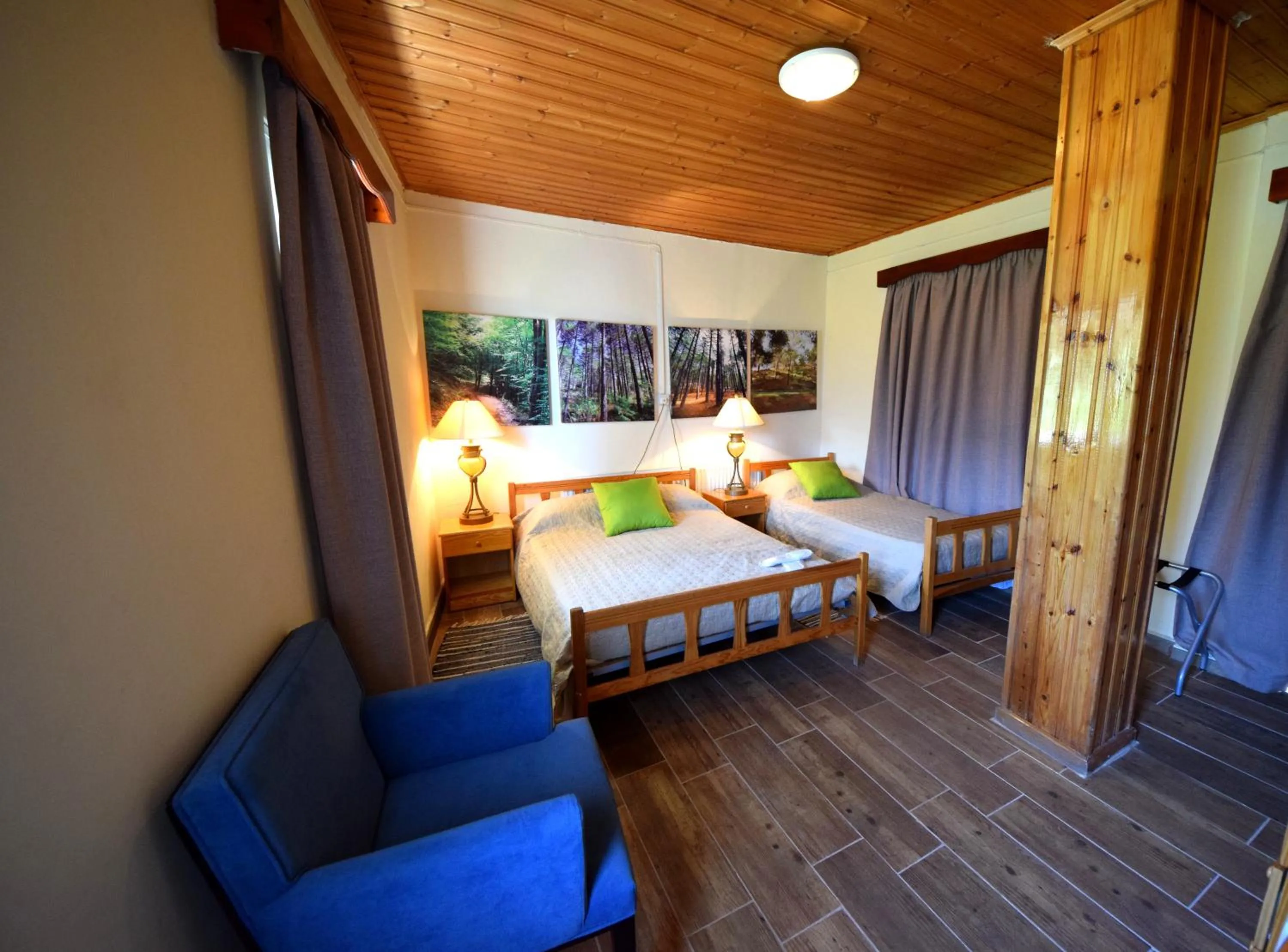 Bedroom, Bed in Christys Palace Hotel