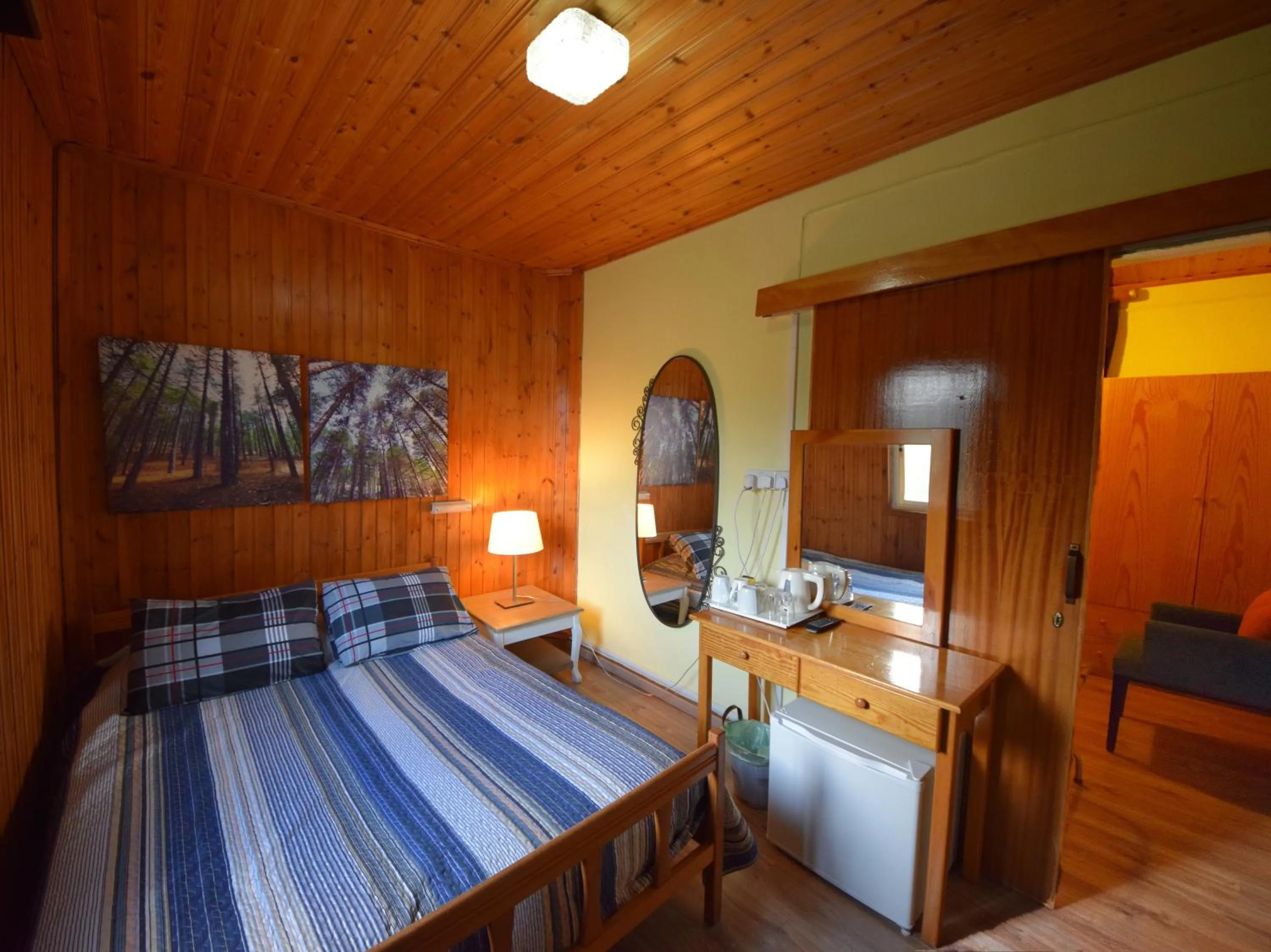 Shower, Bed in Christys Palace Hotel