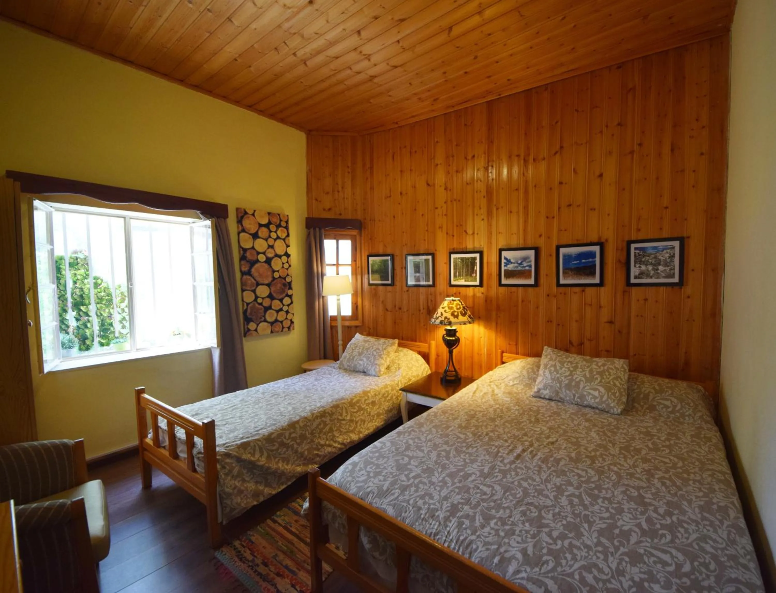 Bedroom, Bed in Christys Palace Hotel