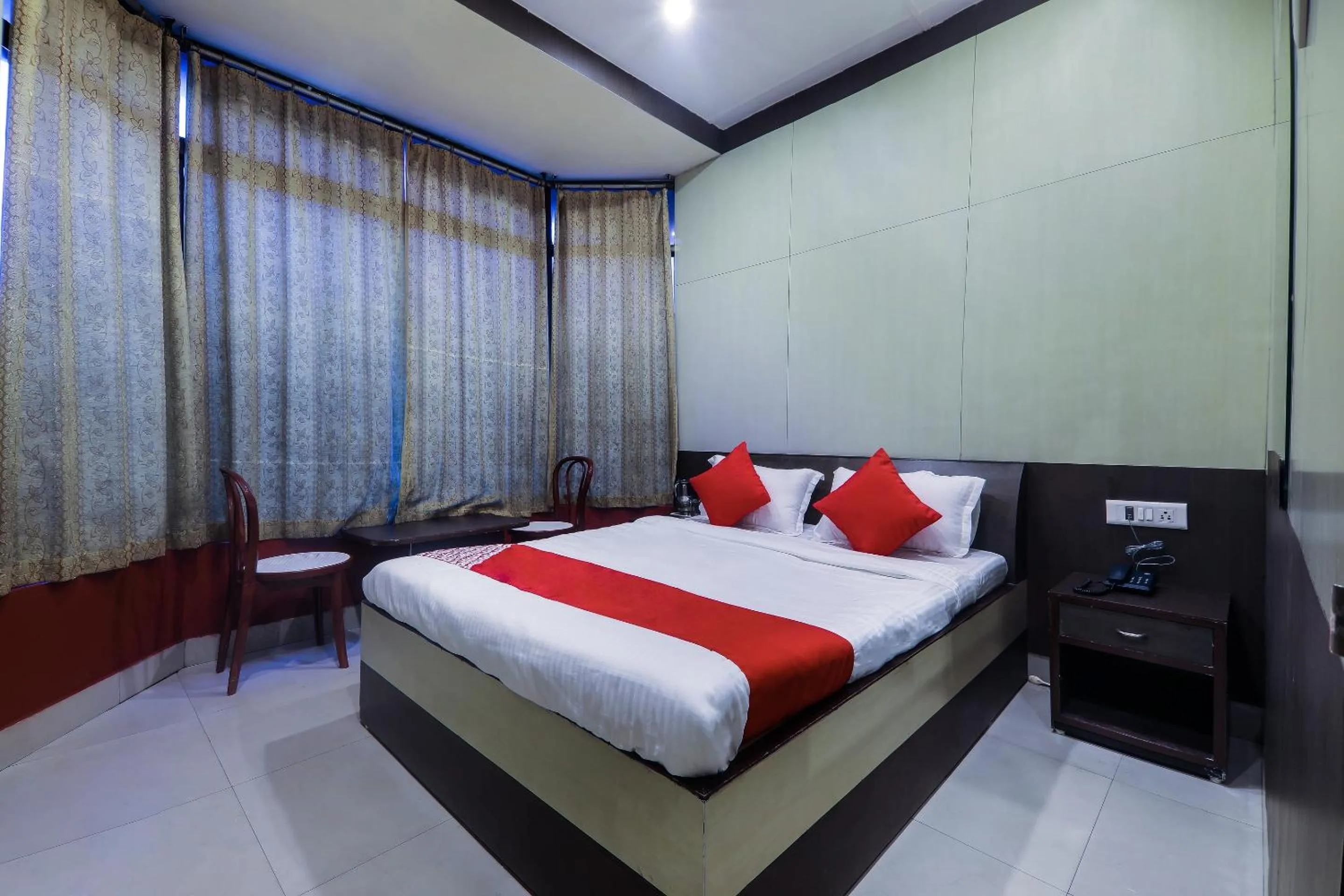 Bedroom, Bed in Hotel O Golden Peak