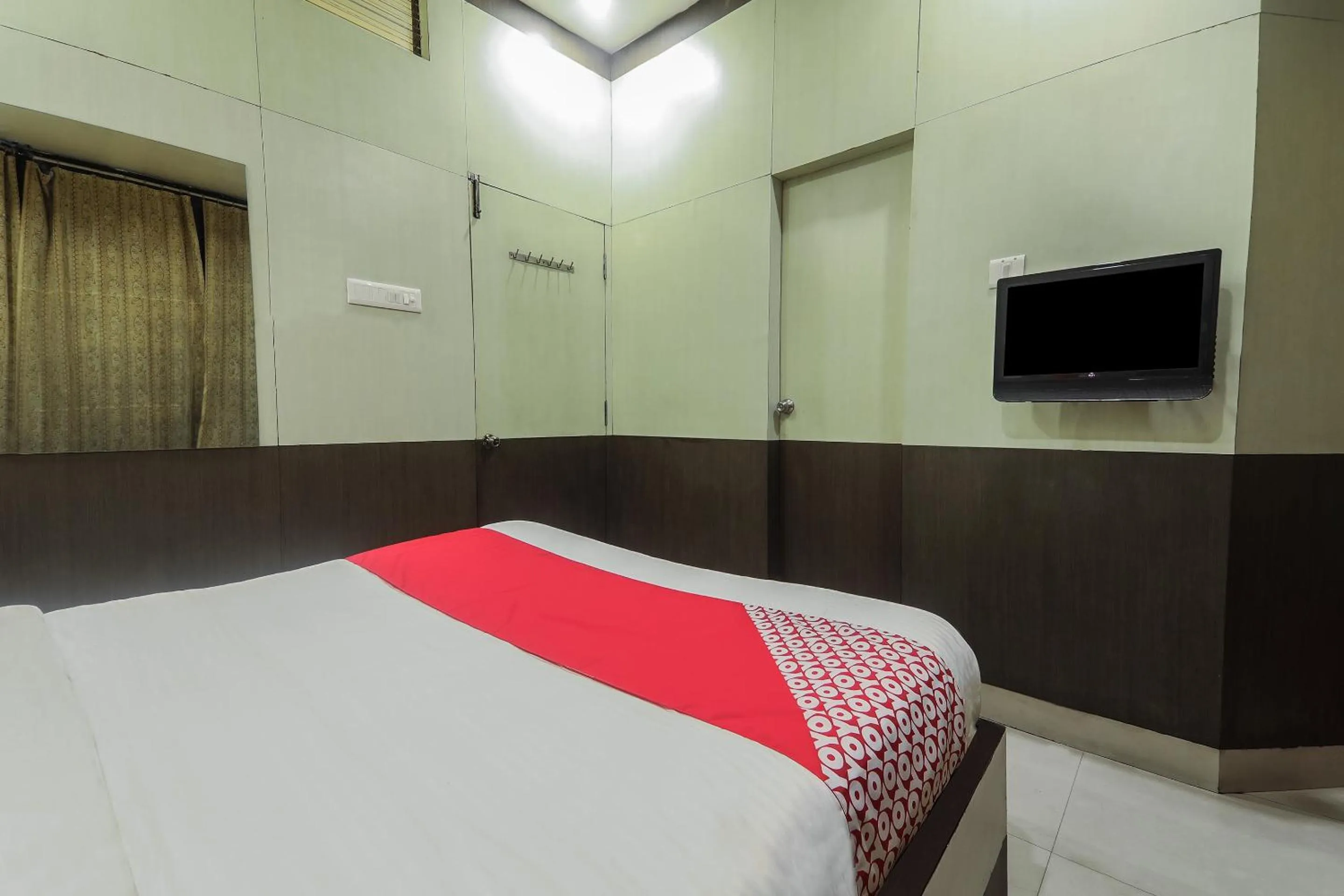 Bedroom, Bed in Hotel O Golden Peak