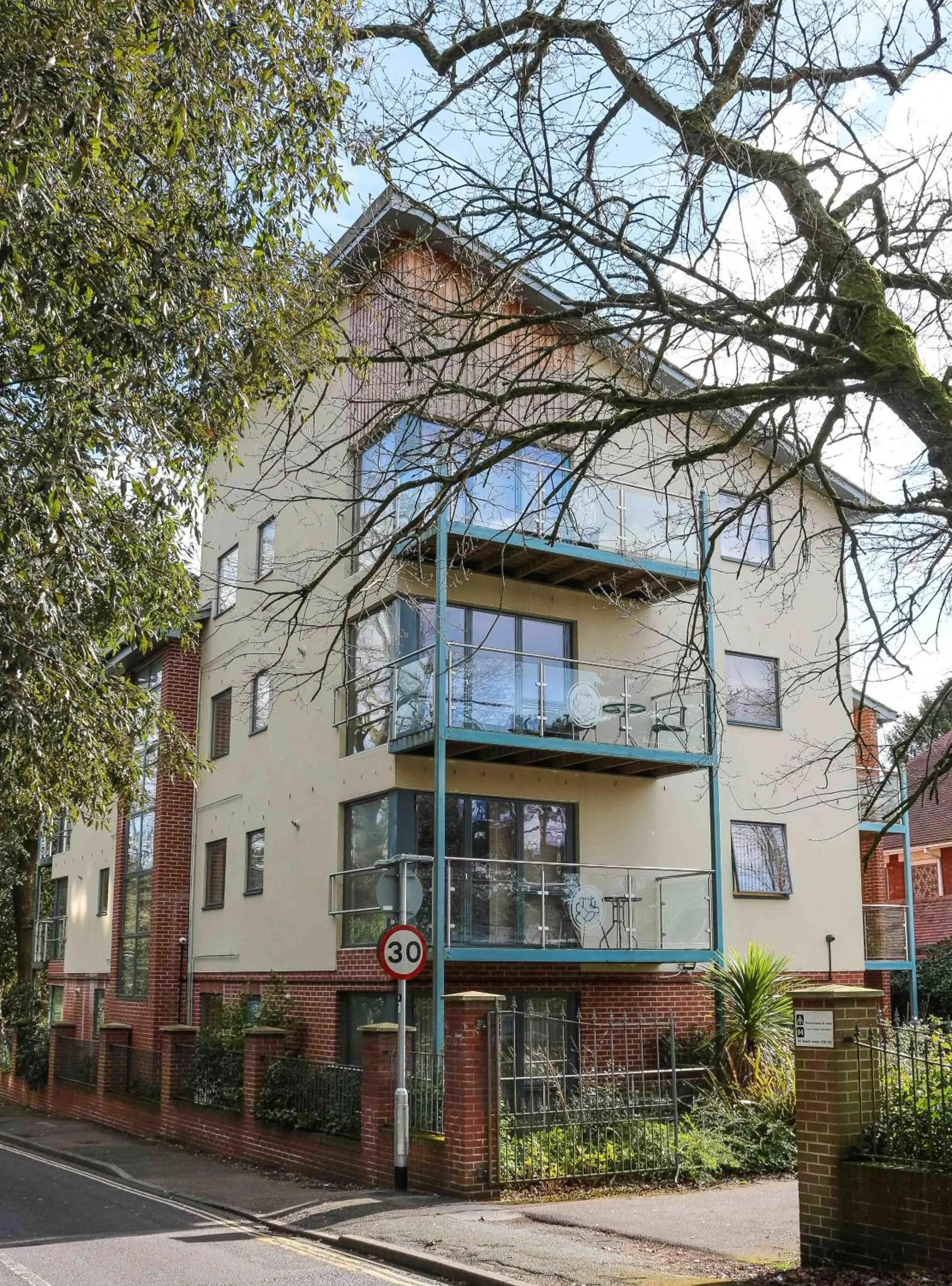 Facade/entrance in Southampton Serviced Apartments