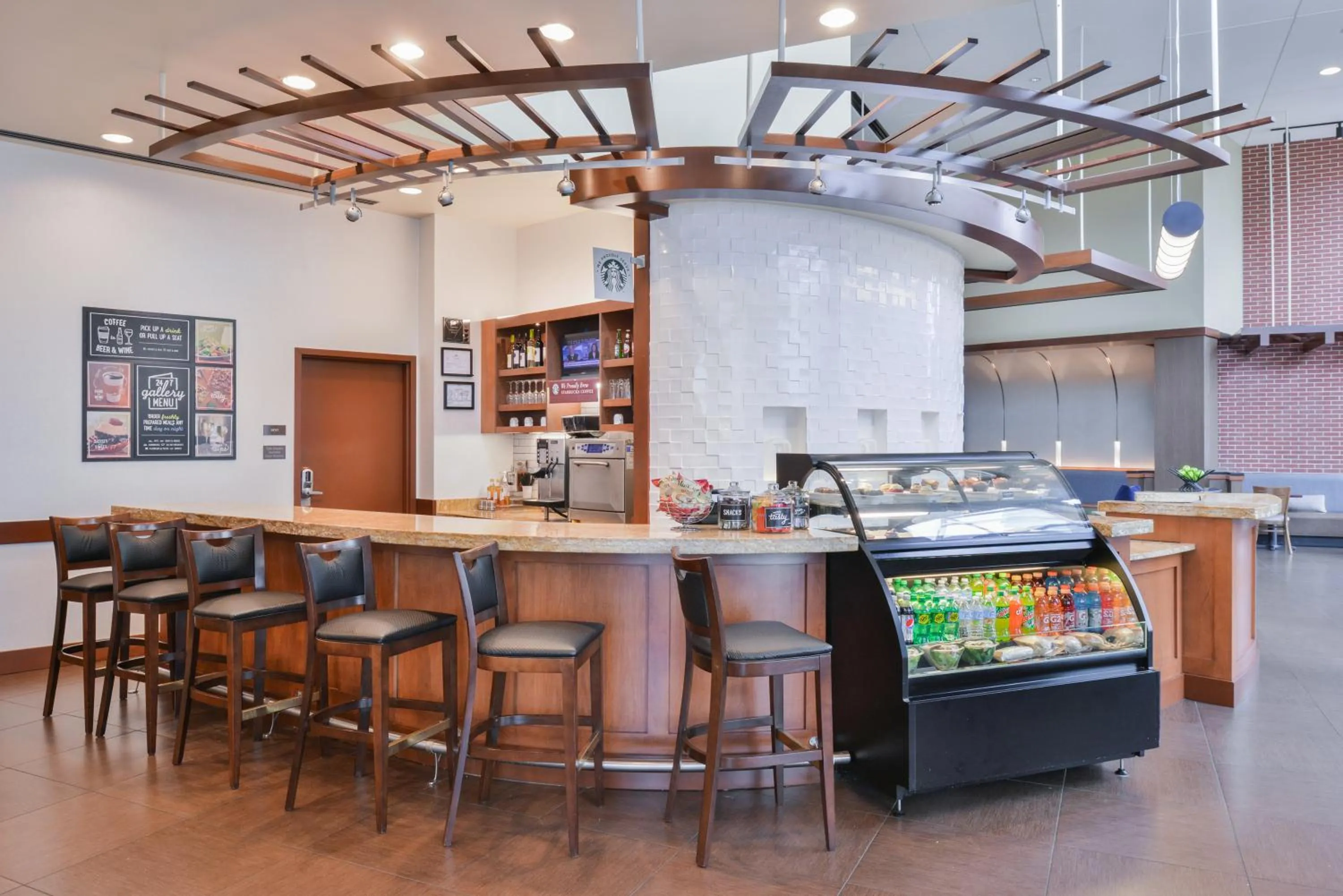 Lounge or bar in Hyatt Place Herndon Dulles Airport - East